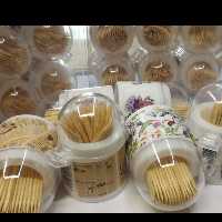 خلال دندون چوب رنگش زرد