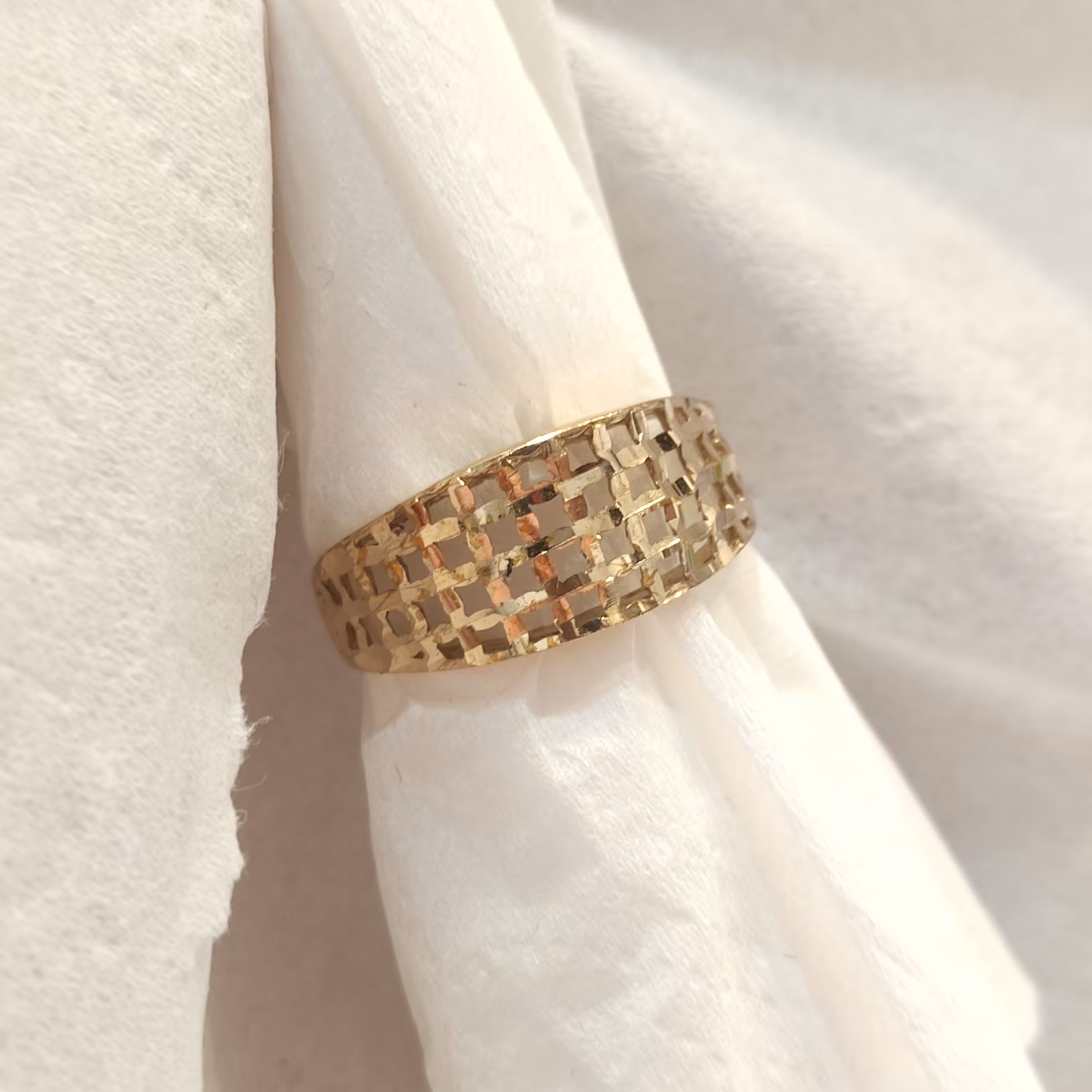 انگشتر توری طرح طلا