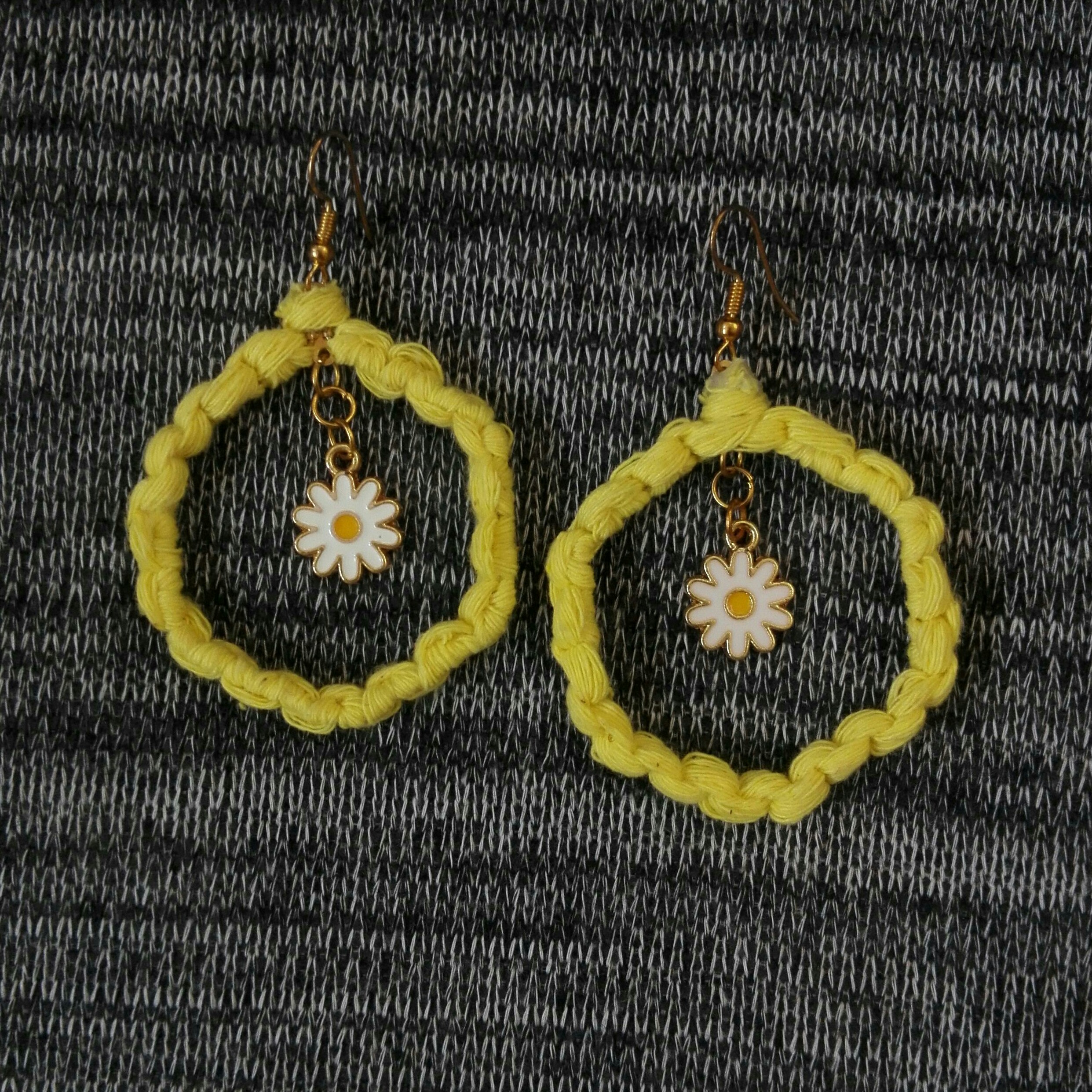 گوشواره پنج ضلعی مکرومه و بابونه