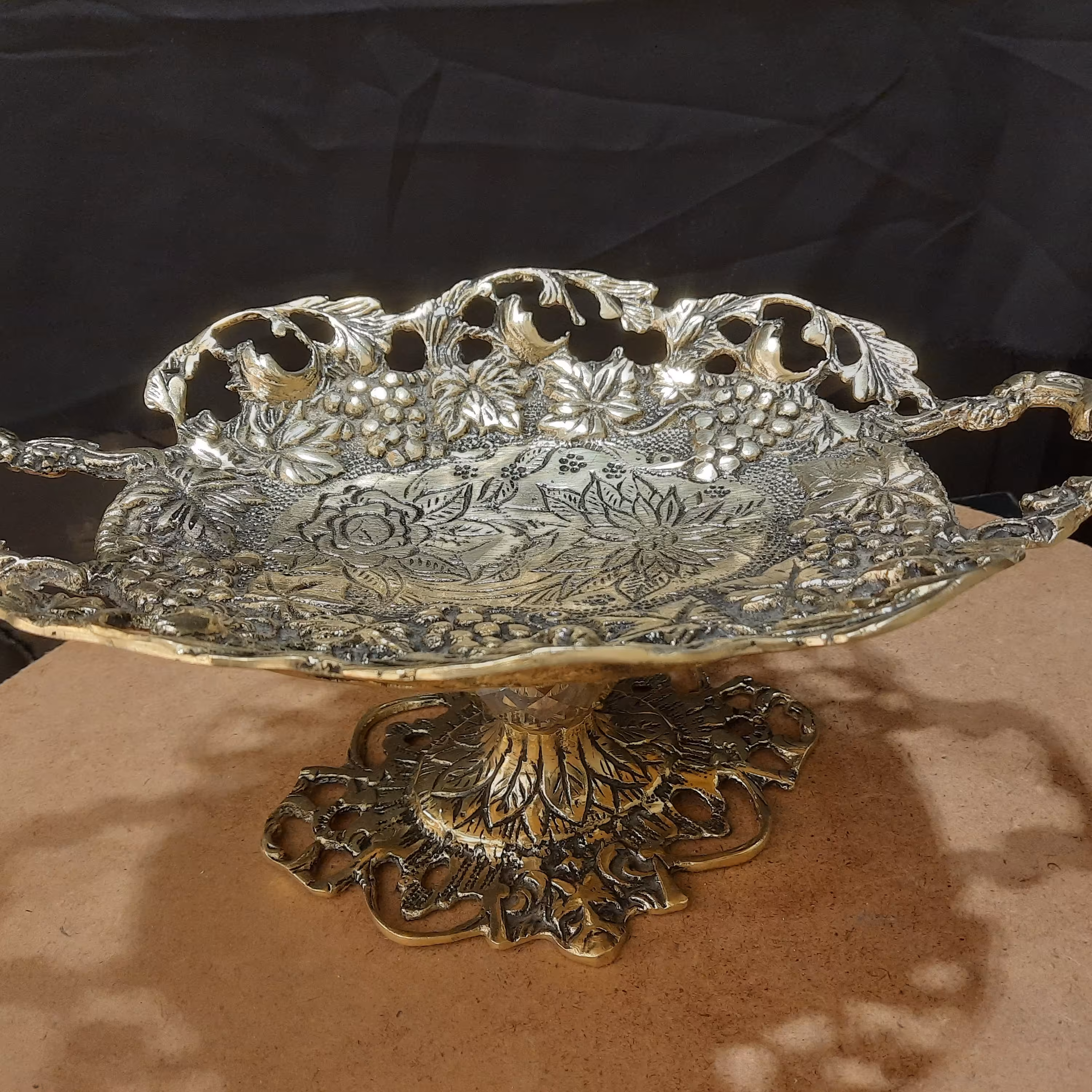 خرماخوری برنزی انگوری پایه دار