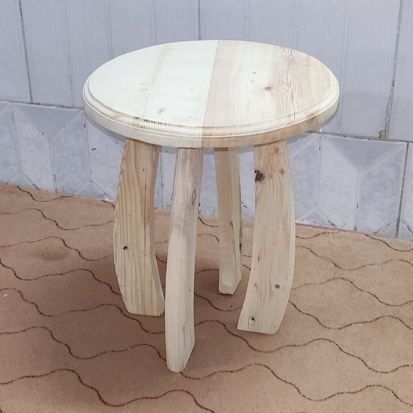 پایه گلدان گرد چوبی طرح دار