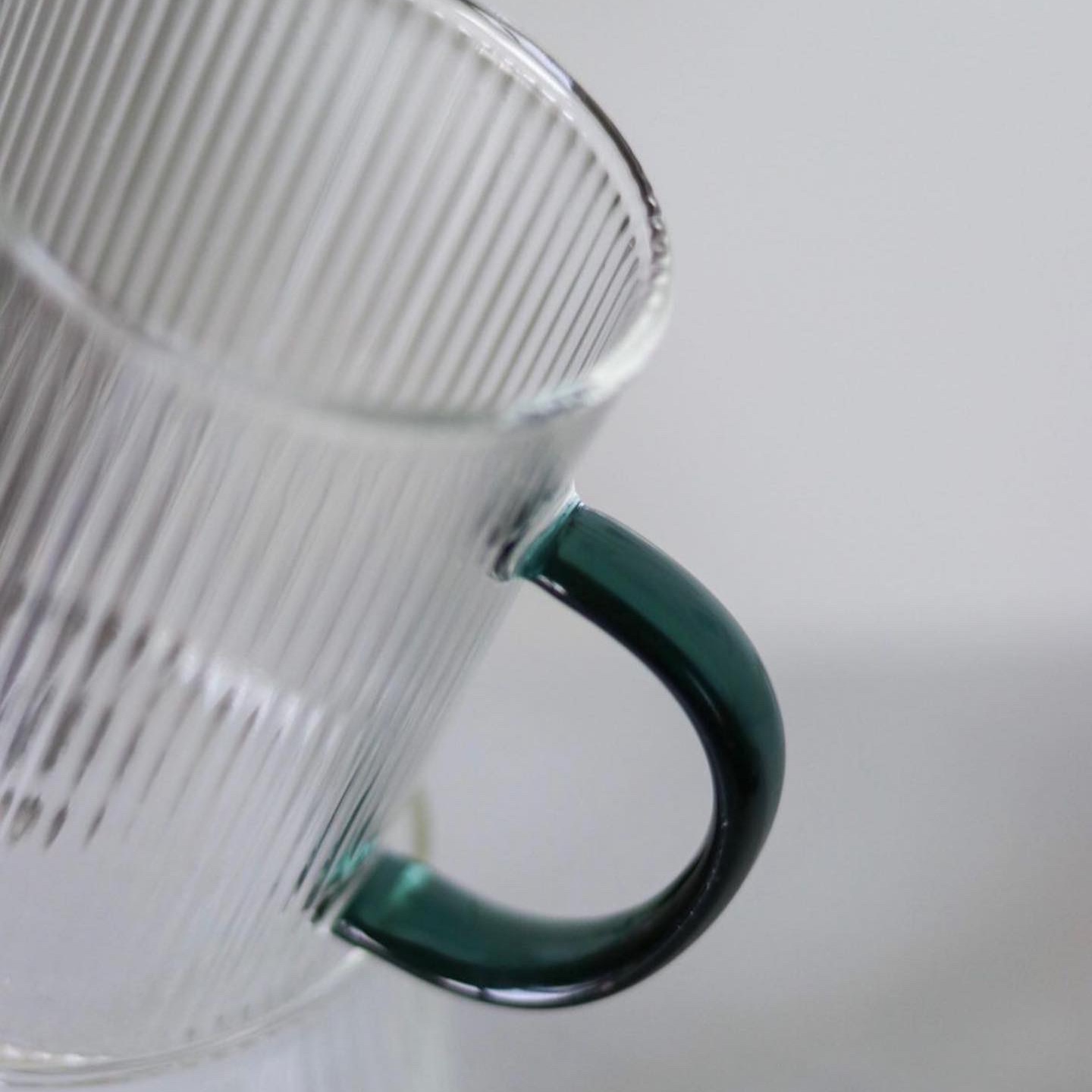 لیوان دسته رنگی شیار دار کیفیت بی نظیر وارداتی