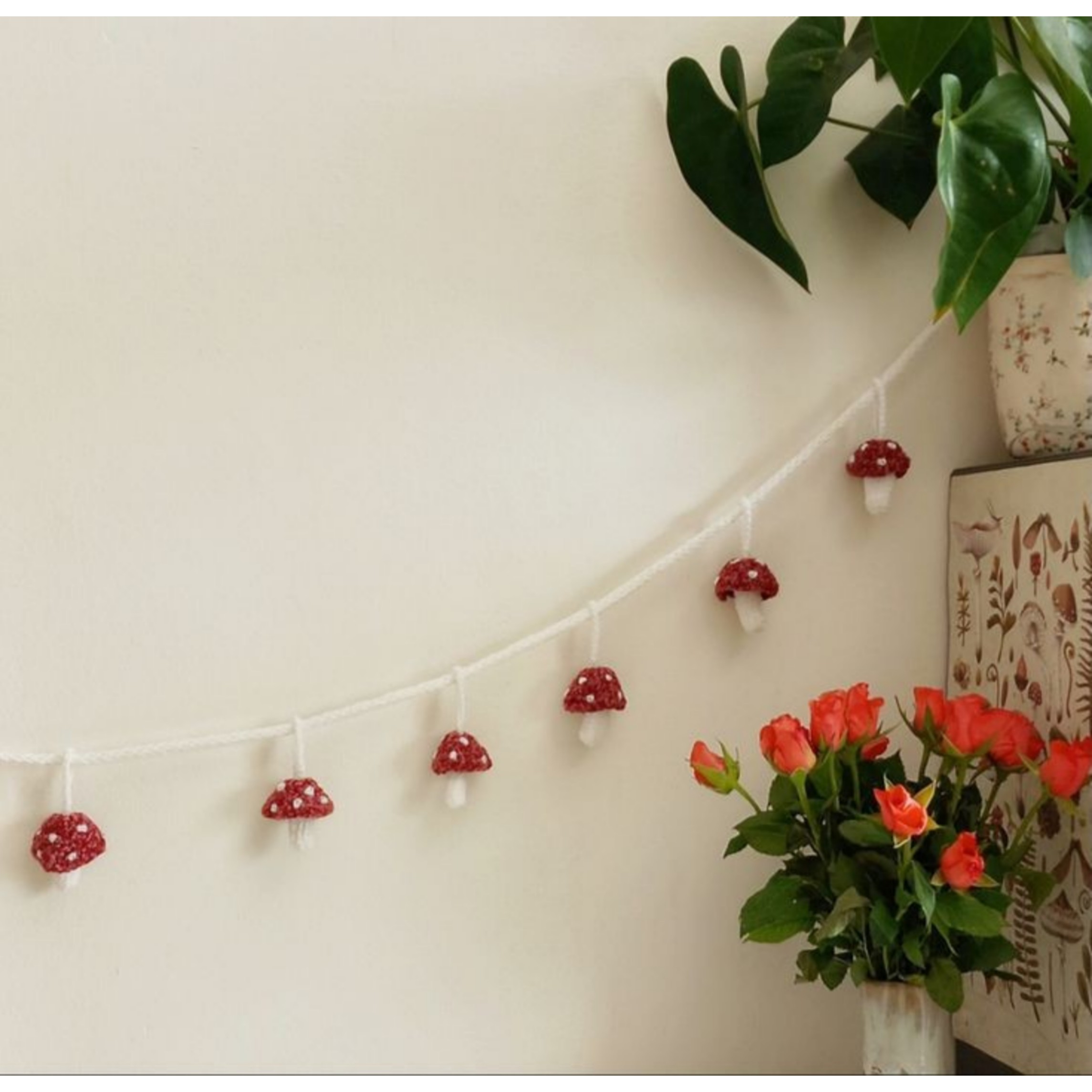 ریسه ی بافتنی قارچی شکل مناسب برای تزئینات اتاق(فروش متری)