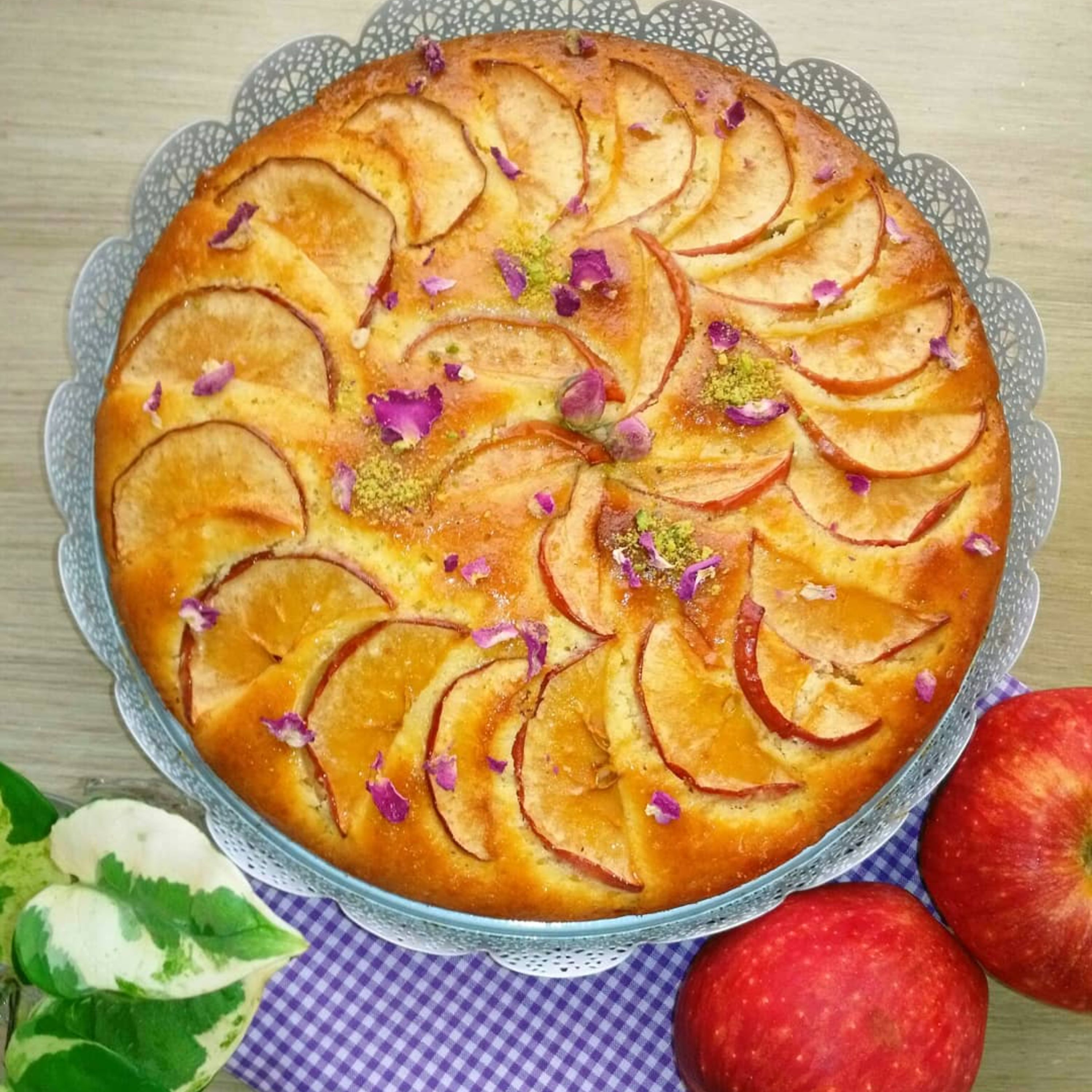 کیک سیب دارچین و گردو مغزدار