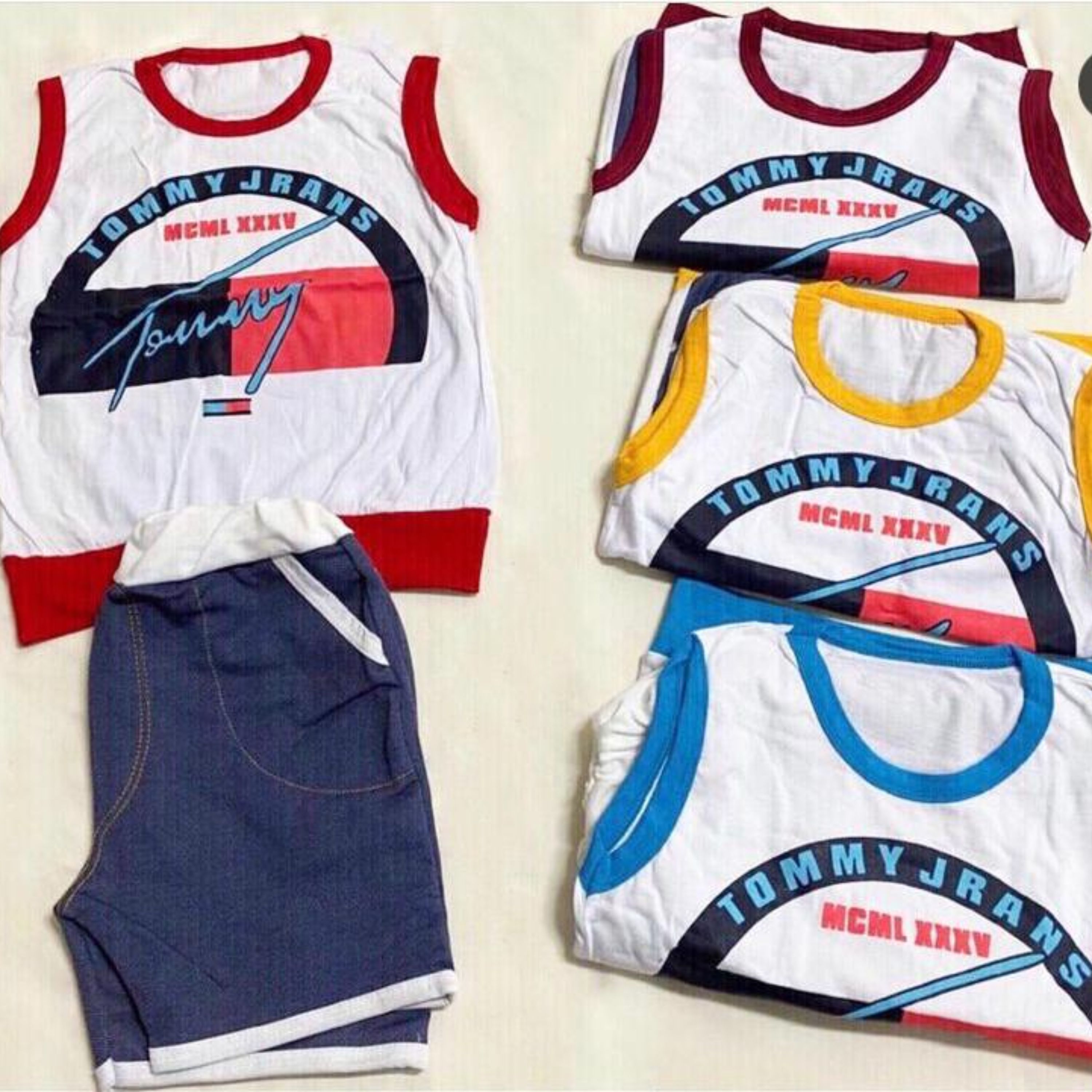 تاپ و شلوارک پسرانه  در 2 رنگ بسیار زیبا تنخور بسیار عالی و مناسب برای هوای گرم