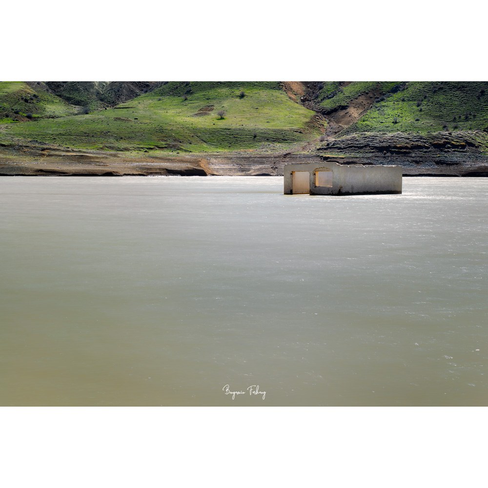 تابلو شاسی کد benpics-0123 (ابعاد 90x60 - شاسی 8 میل-کاغذ سیلک-اصالت تصویر)