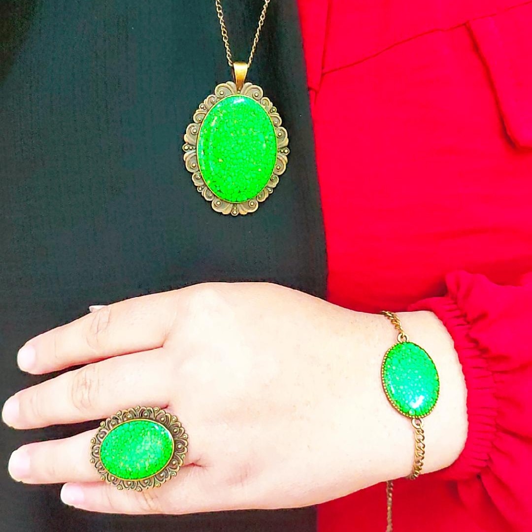 نیم ست برنزی ساخته شده با رزین و خرده سنگ ( گردنبند دستبند انگشتر )