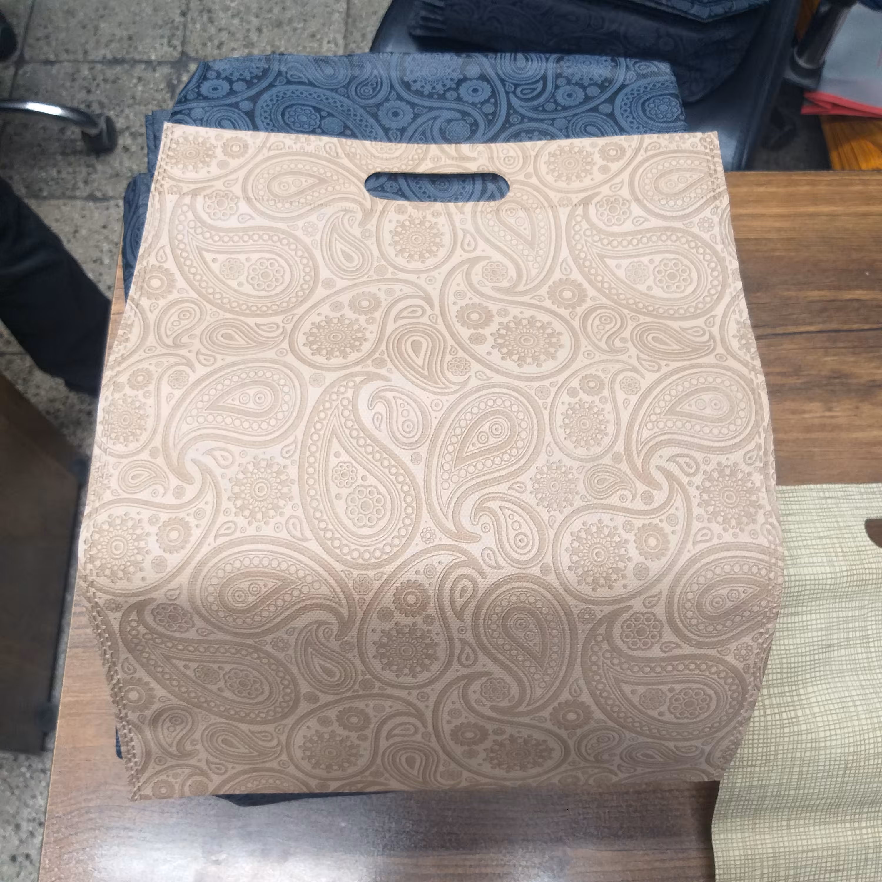 کیسه خرید و ساک دستی پارچه ای  100 عددی طرح دار سایز 40 در 50