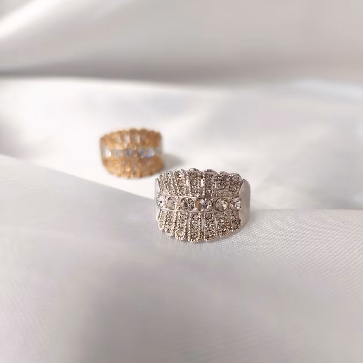 انگشتر طرح تاج نگین دار ... طرح طلا

سایز ها 16-17 - 18 