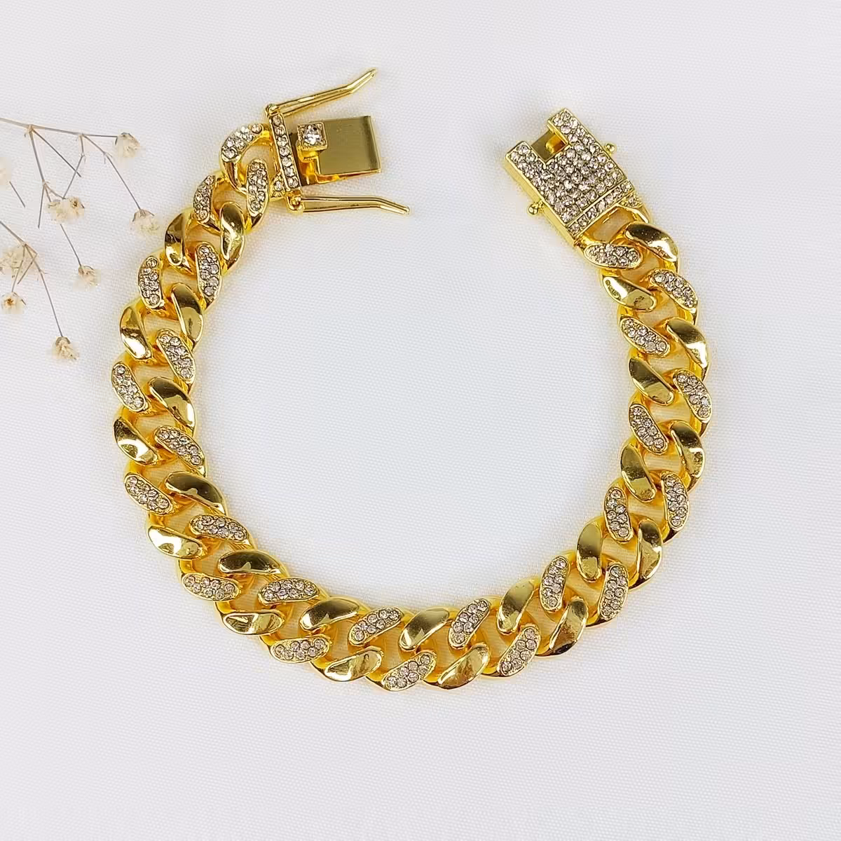 دستبند کارتیه نگین دار روکش طلا کد 10767