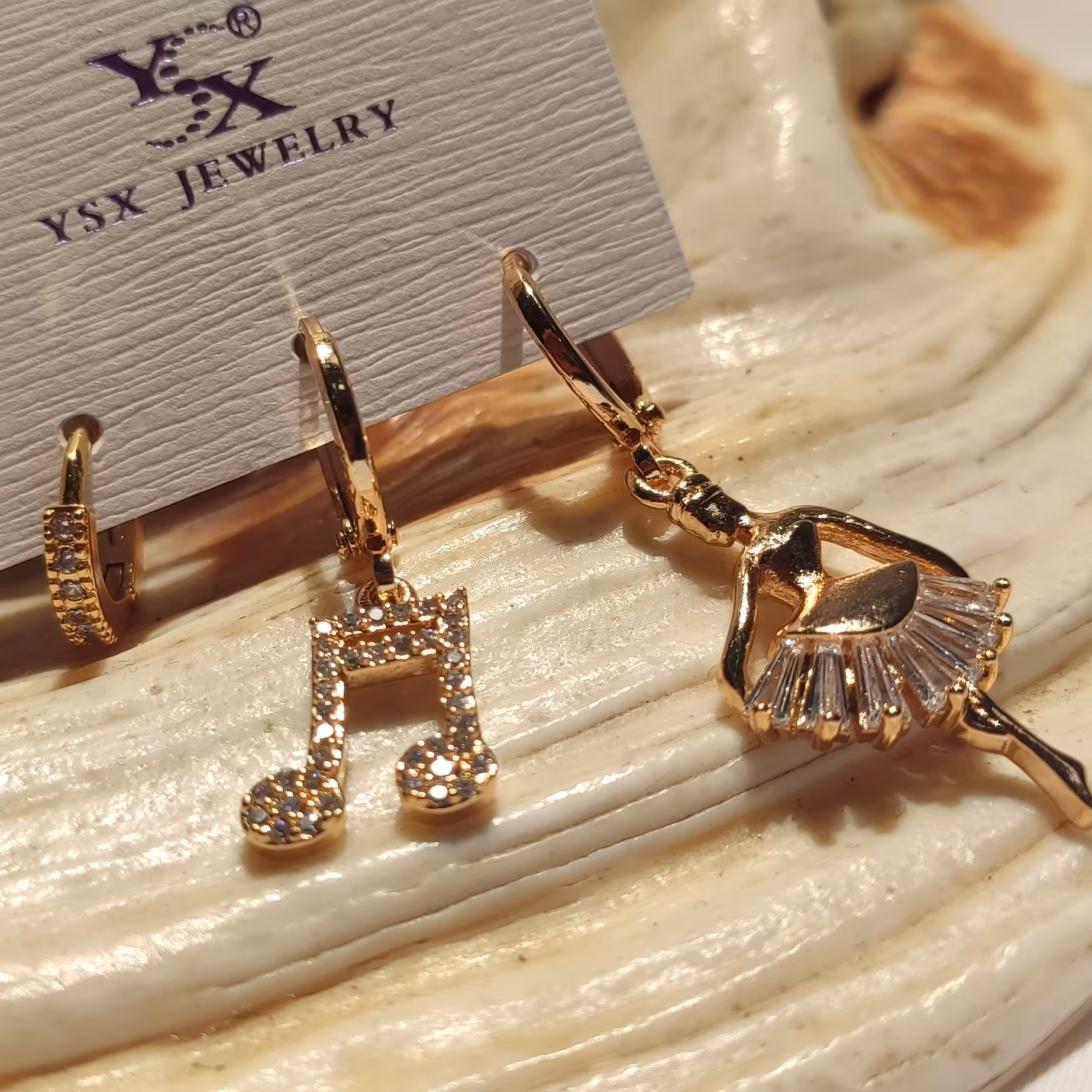 گوشواره ژوپینگ سه تایی خانه فروشکاه سان اکسسوری آب طلاکاری شده رنگ ثابت بسیار شیک قیمت 185000تومان