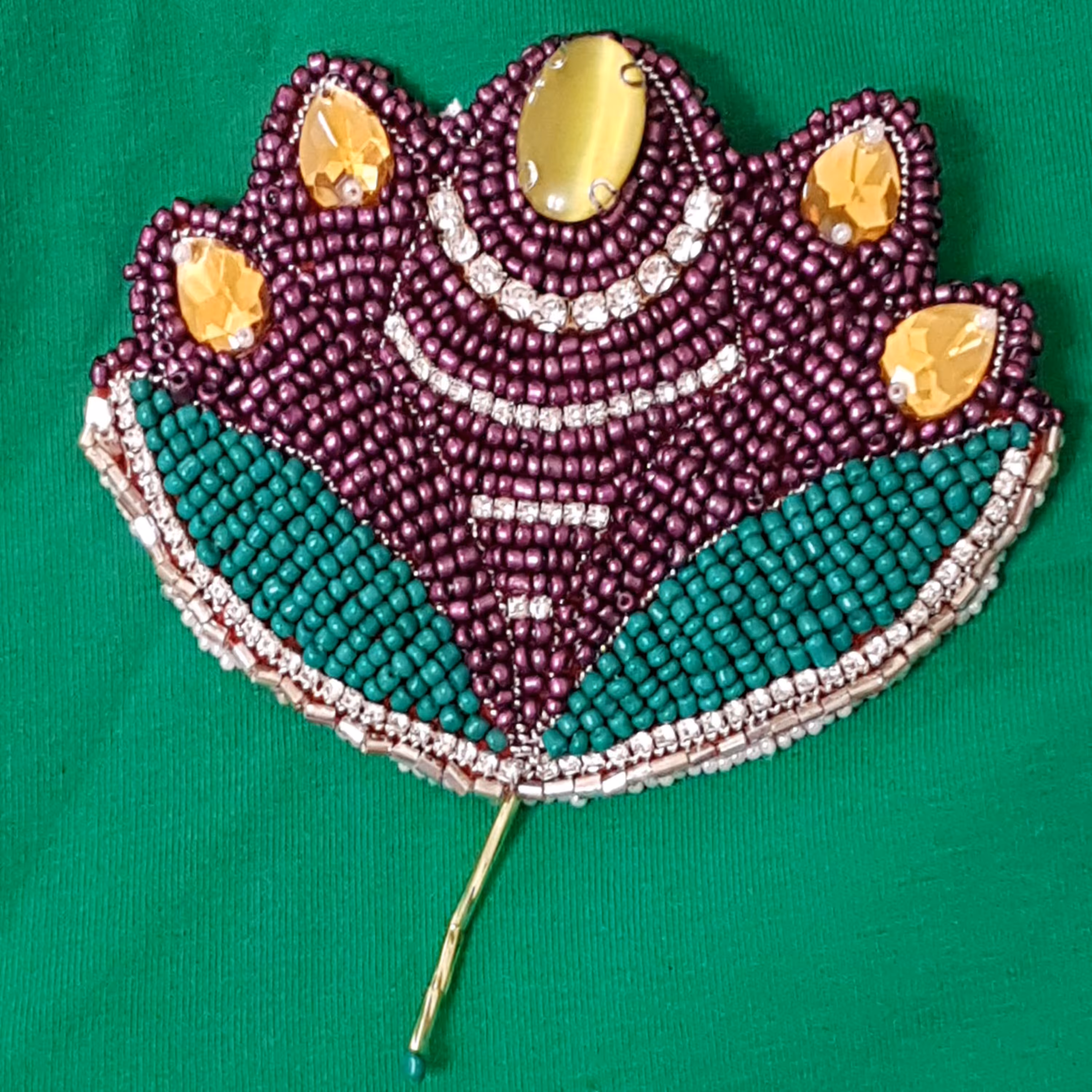 سنجاق سینه جواهر دوزی زنانه مدل گلبرگ کد GOL106