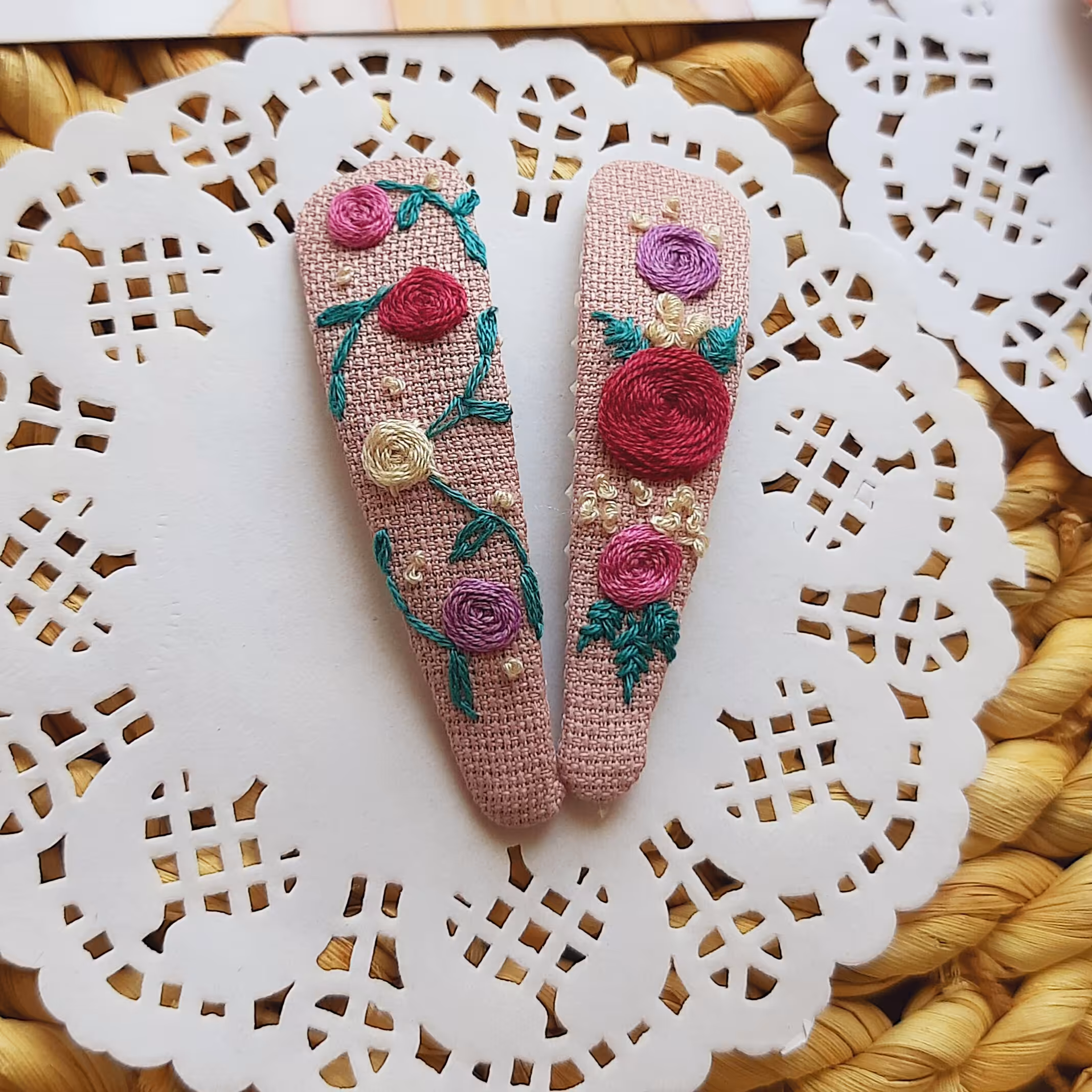 گیره گلدوزی باغ گل