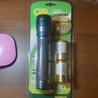 چراغ قوه جی پی 180 لومن 90X ال ای دی 5 وات بهمراه 2 عدد باتری بزرگ GP الترا  GPACTO 404000