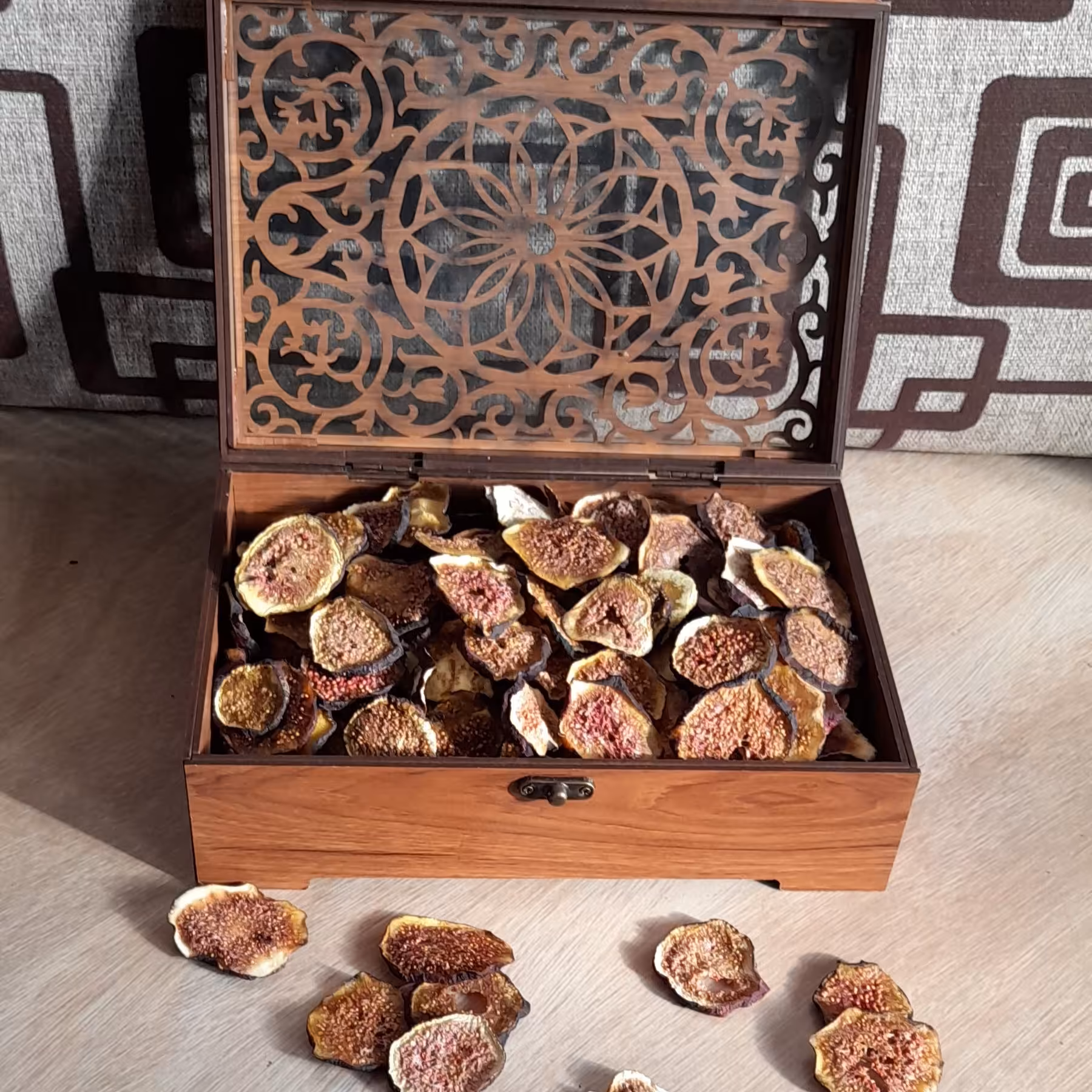 انجیر خشک سیاه اسلایس شده در بسته های یک کیلو گرمی