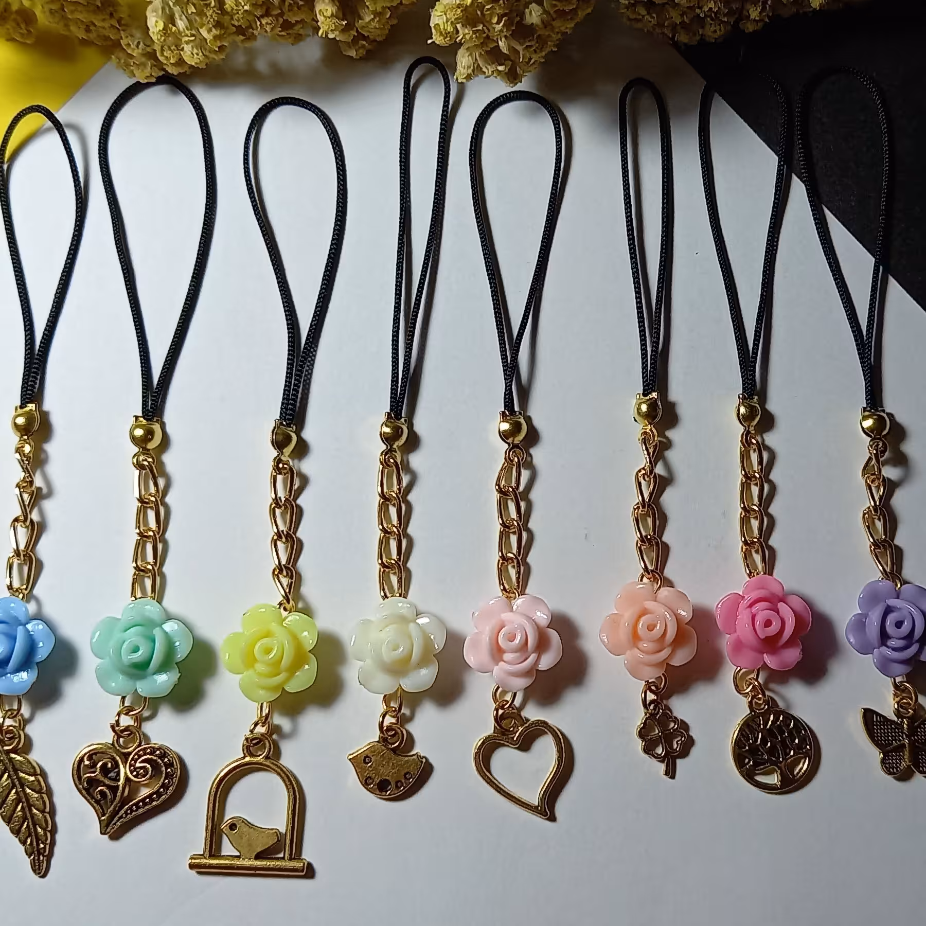 آویز موبایل و فلش بسته 10 عددی طرح گل رز در 8 رنگ متنوع و شیک 