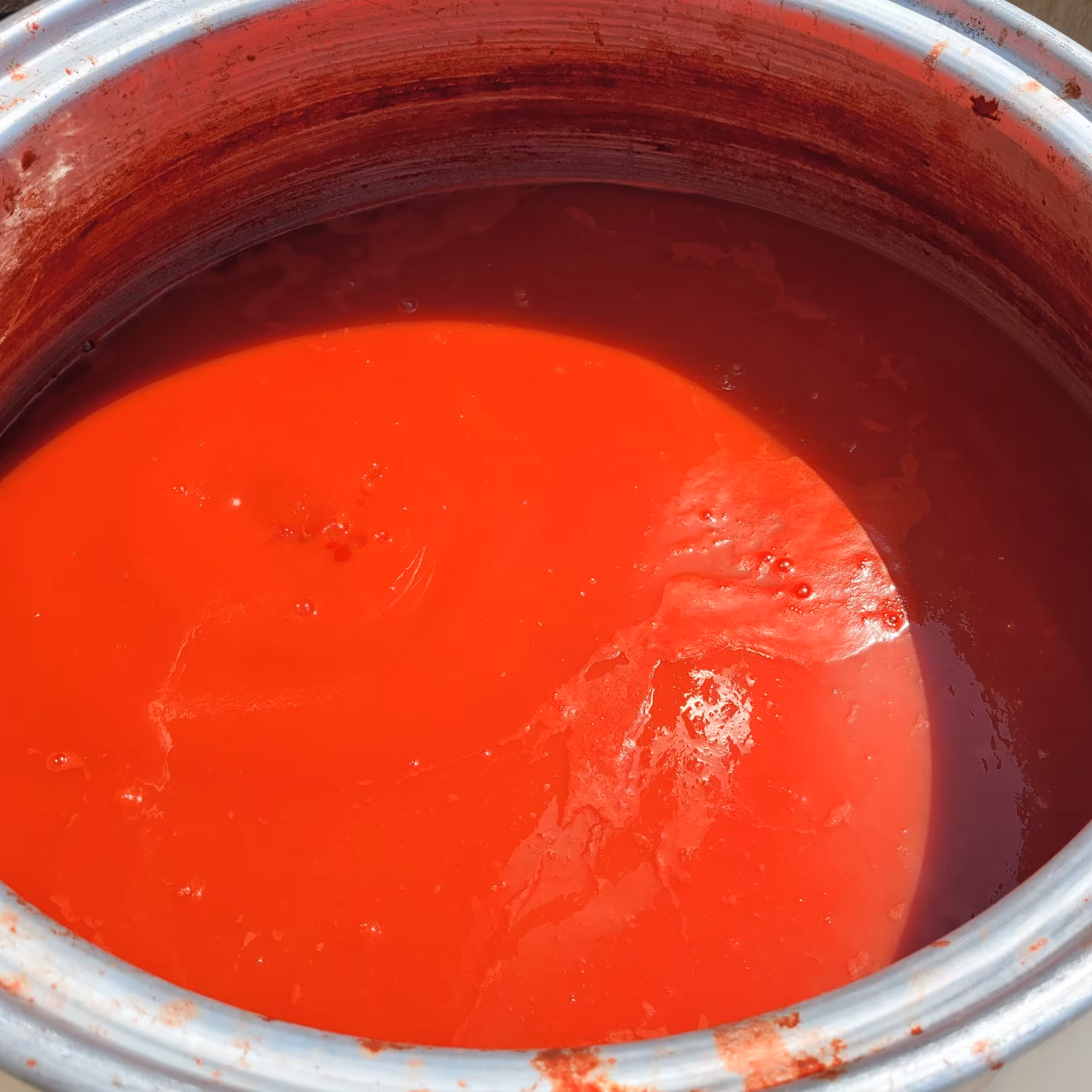 رب گوجه خانگی شیرین و ترش غلیظ بسته بندی بهداشتی درجه یک