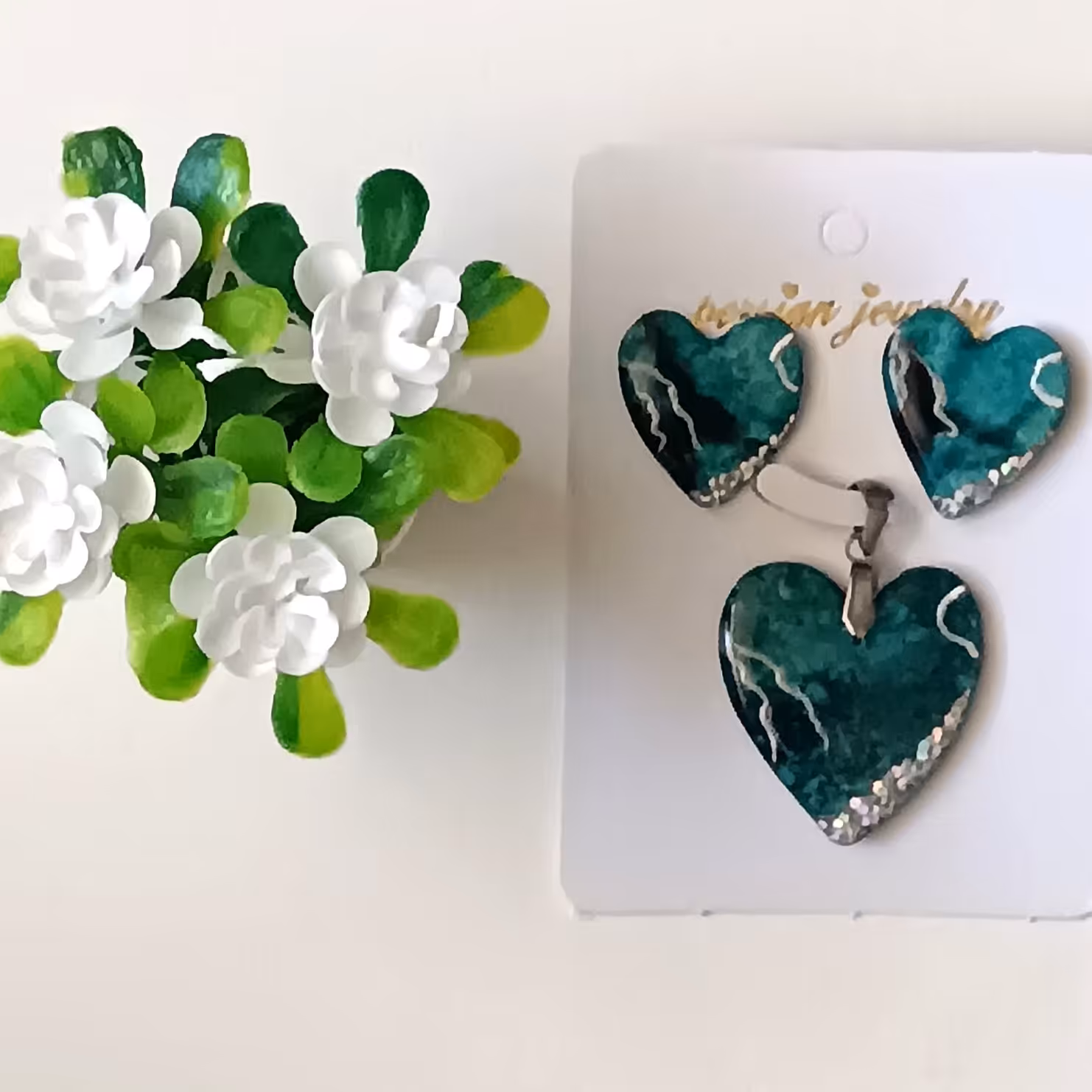 گردنبند و گوشواره رزینی با تکنیک جوهر الکلی رنگ فیروزه ای کار شده با ورق نقره مایع واکلیل نقره  با زنجیر نقره 50 سانت 