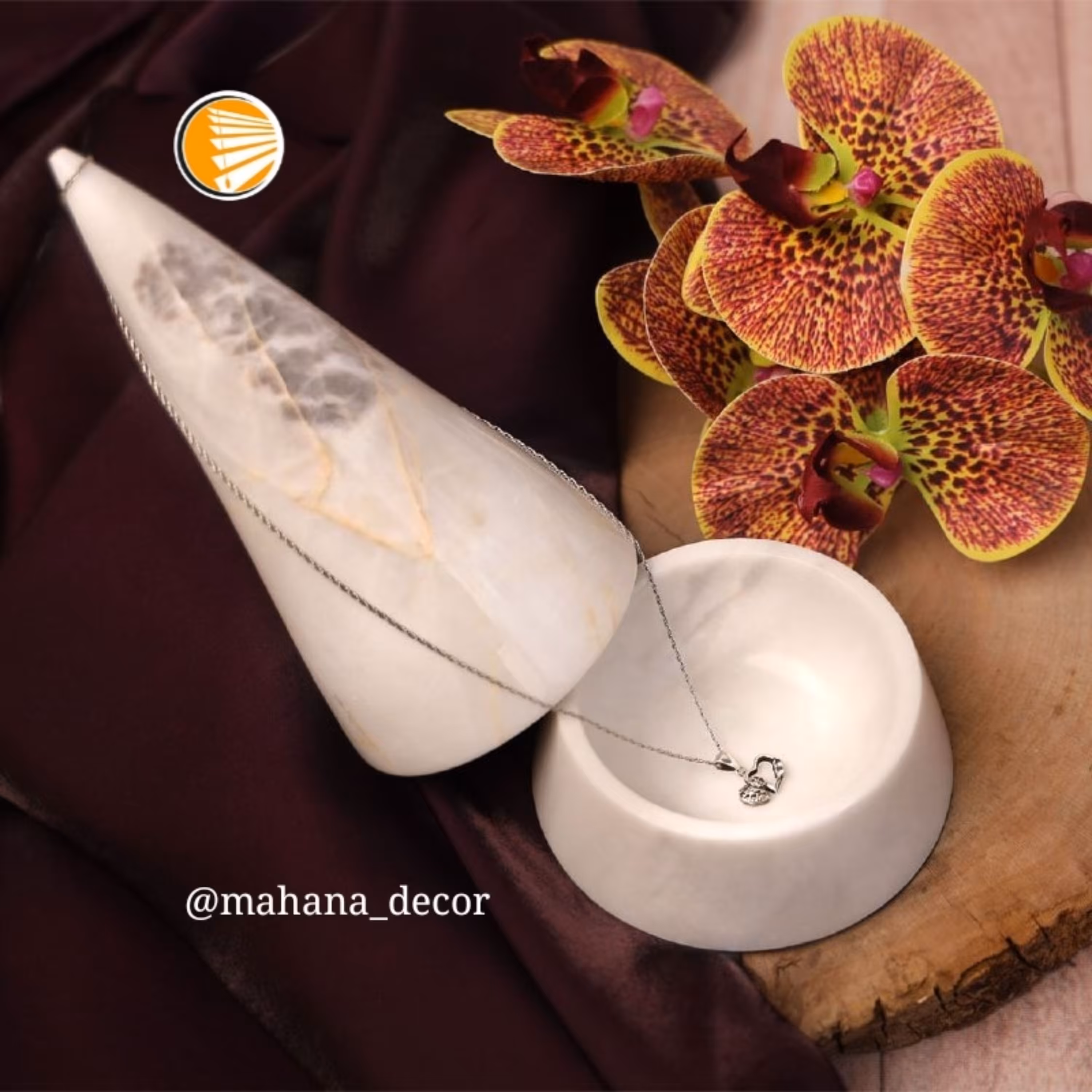 جای جواهری سنگی سفید