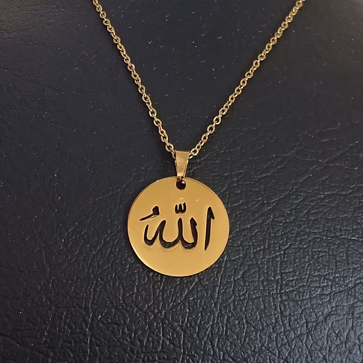 گردنبند الله استیل طلایی  با زنجیر   رنگ ثابت و شیک مناسب خانمها و آقایان   خرید مستقیم از کارگاه 