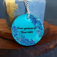 آویز تزیینی ماشین فانتزی دارای زنجیر 