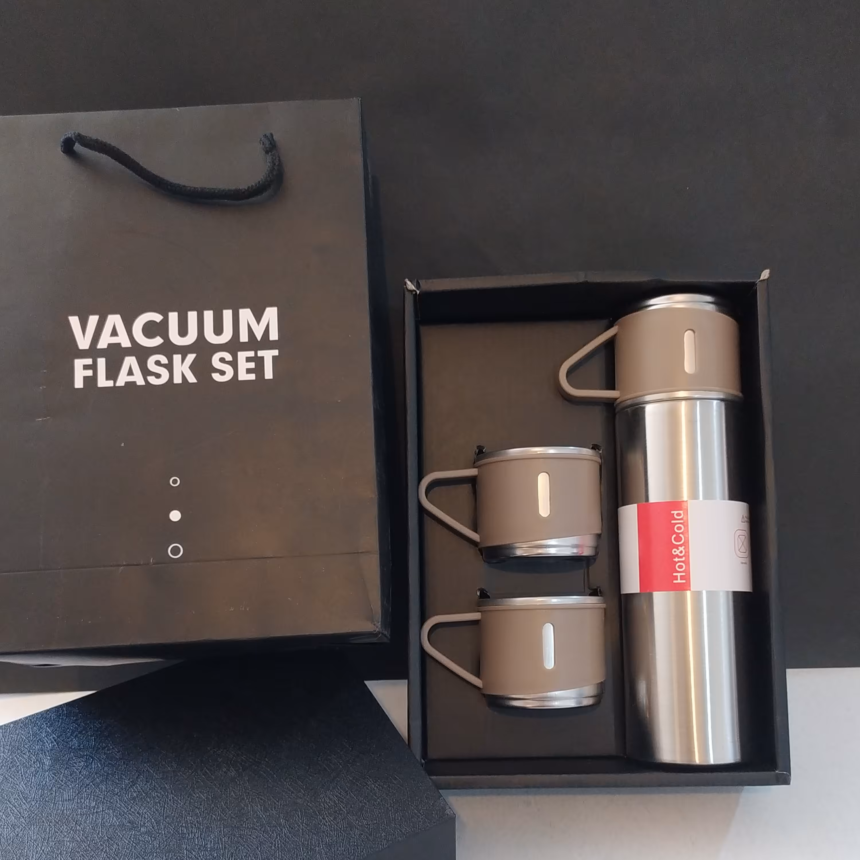 فلاسک سه کاپ وکیوم کادویی استیل ضد زنگ و خش حجم 500 میلی لیتر رنگ کرم