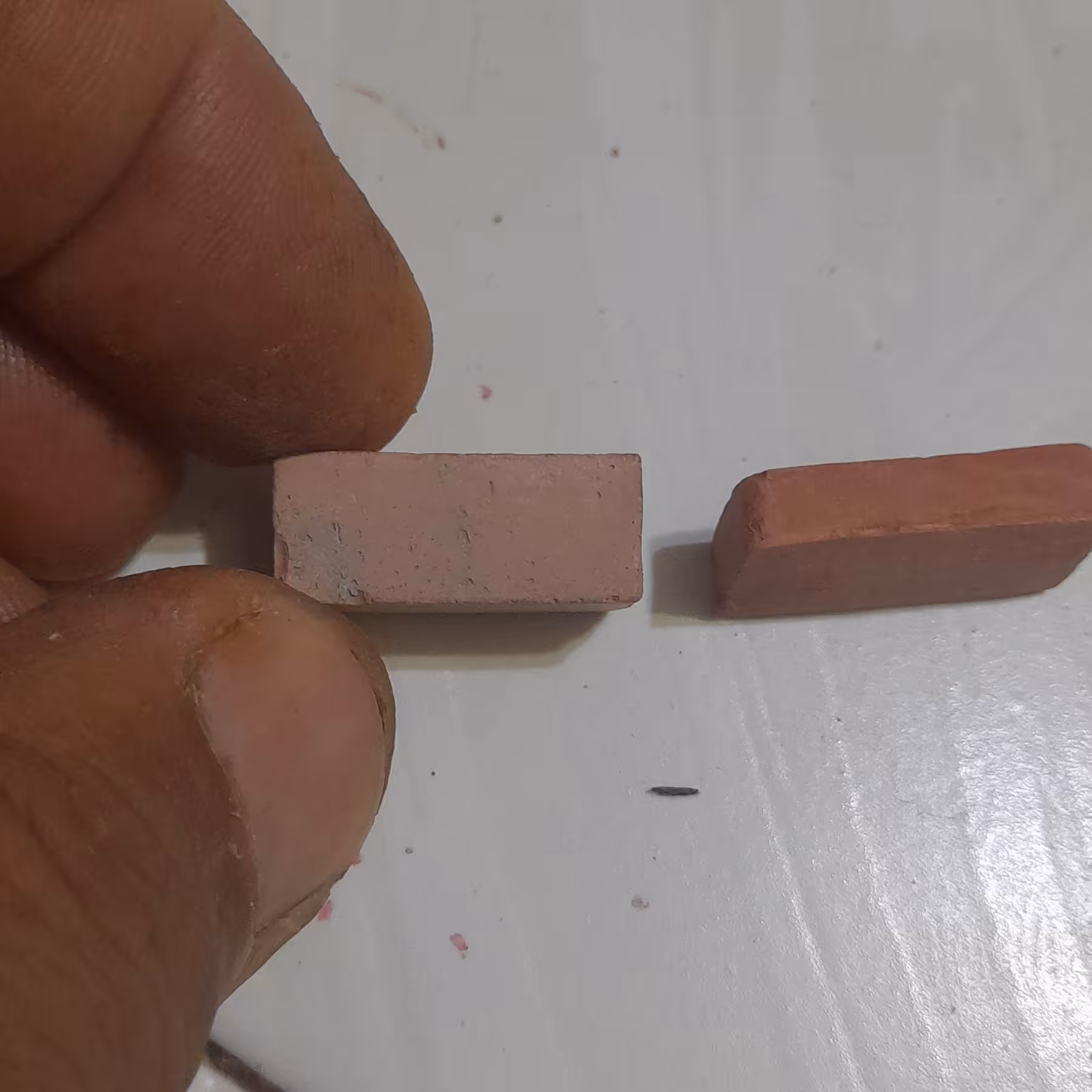 مینی آجر ماکت سازی آجر مینیاتوری هنرمندان دانشجویان دانش آموزان بسته هزار عددی20در10در6 میلیمتر