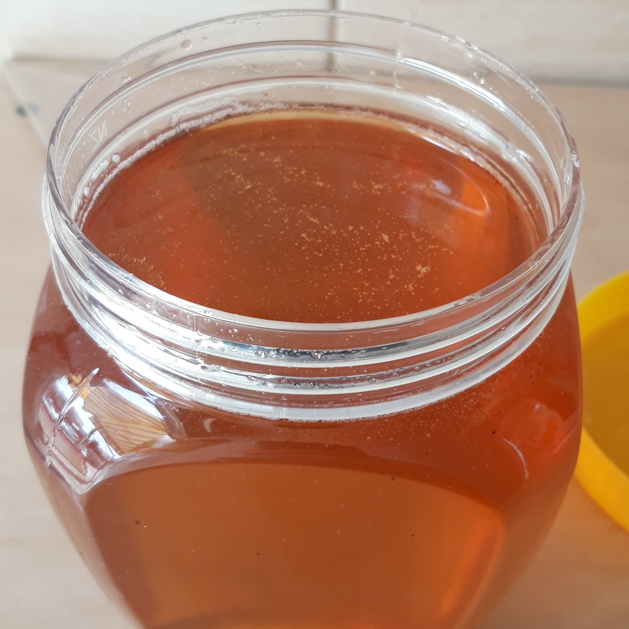 عسل چهل گیاه طبیعی (یک کیلویی)