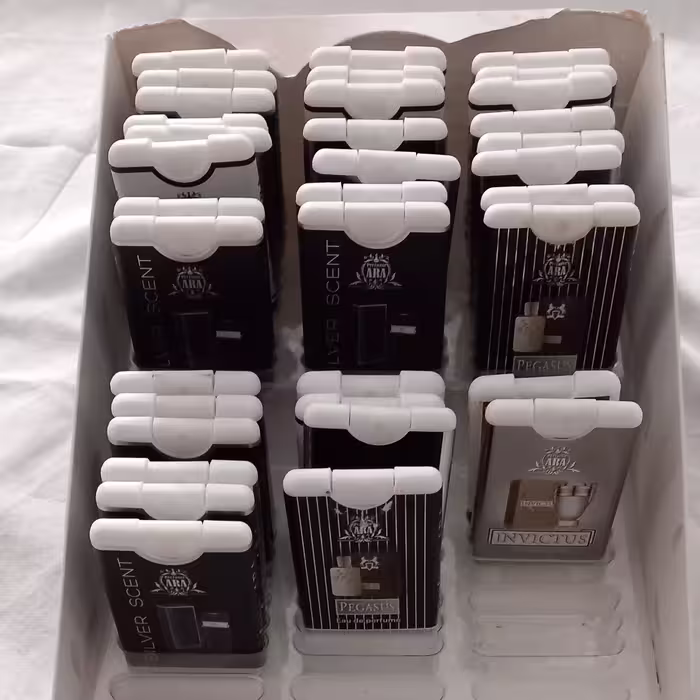 تعدادی عطر جیبی به صورت کلی یا تک بفروش میرسد سبک هست و راحت مناسب همه