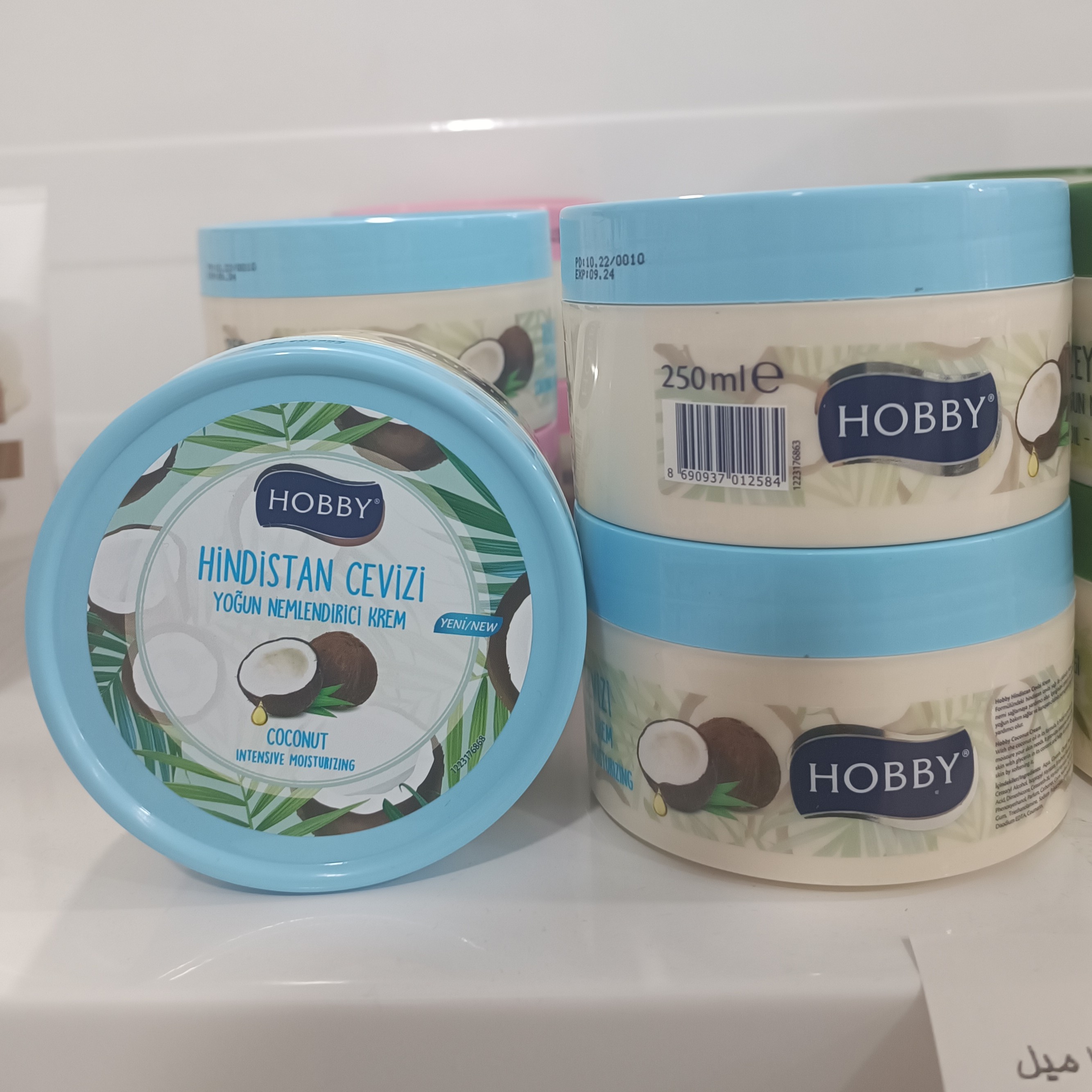 کرم مرطوب کننده حاوی روغن نارگیل هوبی Hobby