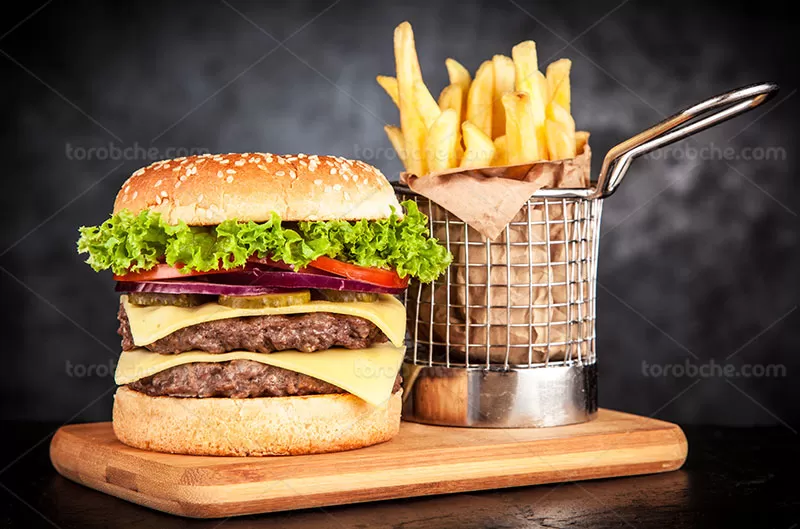 عکس همبرگر با گوجه با کیفیت | گرافیک با طعم تربچه