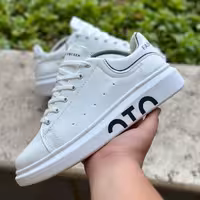 کفش مکویین مدل فشن رنگ سفید در سایز های 41 تا 44 ارسال رایگان 