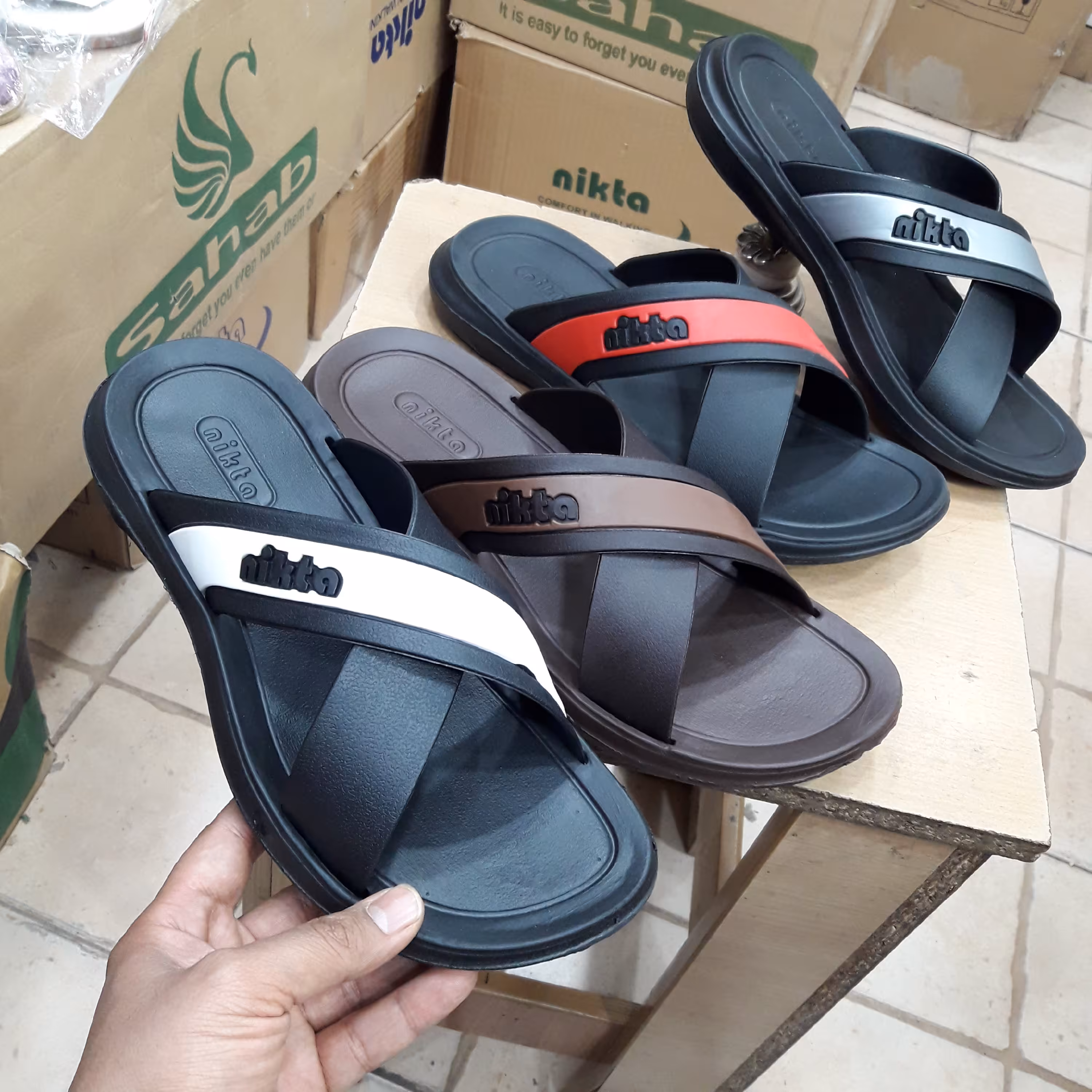 دمپایی طبی کد 196 نیکتا  جنس eva بسیار سبک و منعطف ضدکمر درد رنگ مشکی سفید مشکی نقره ای مشکی قرمز  قهوه ای  سایز 41 تا44