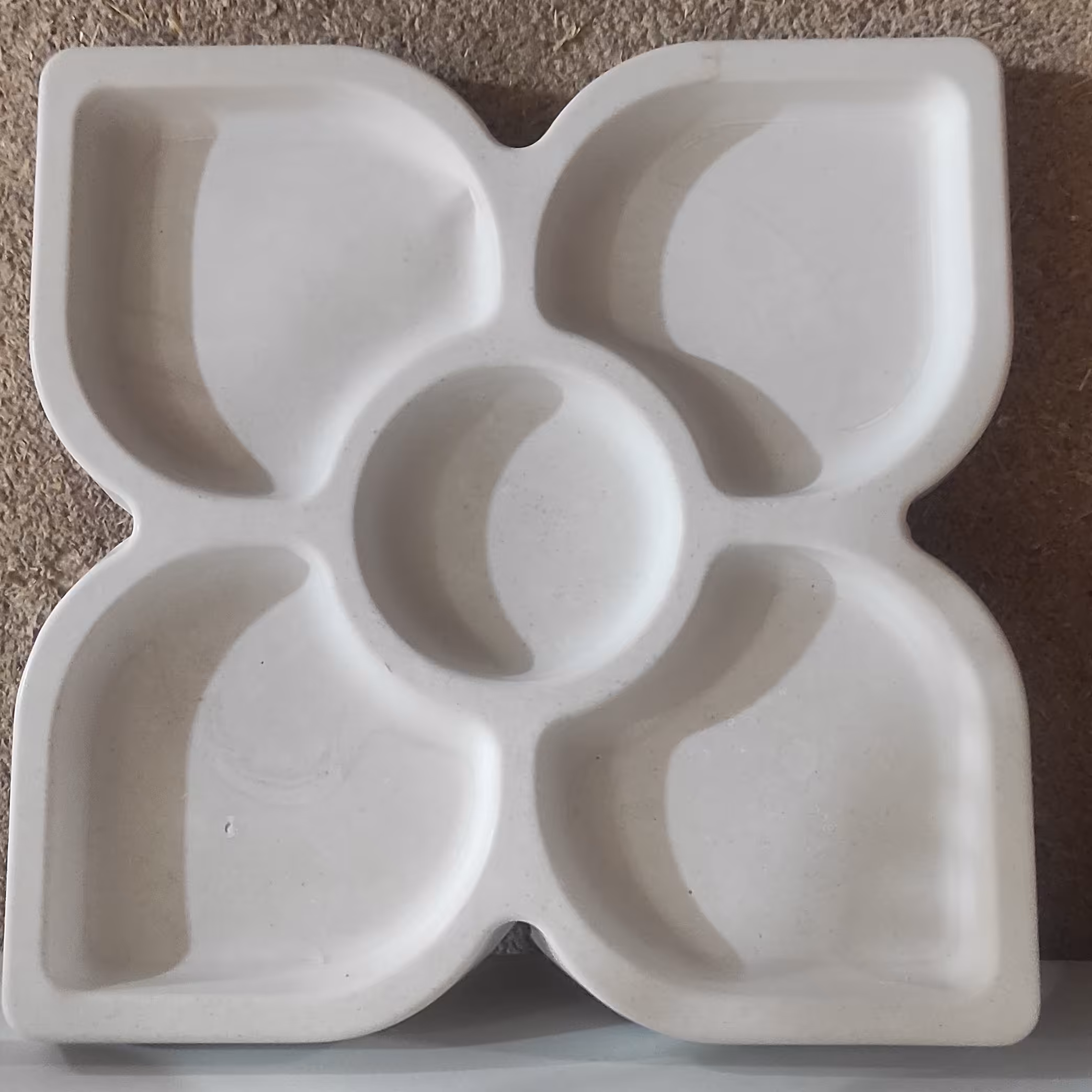 اردوخوری مربع طرح گل و گلبرگ رنگبندی کامل وزن 2.5 کیلو