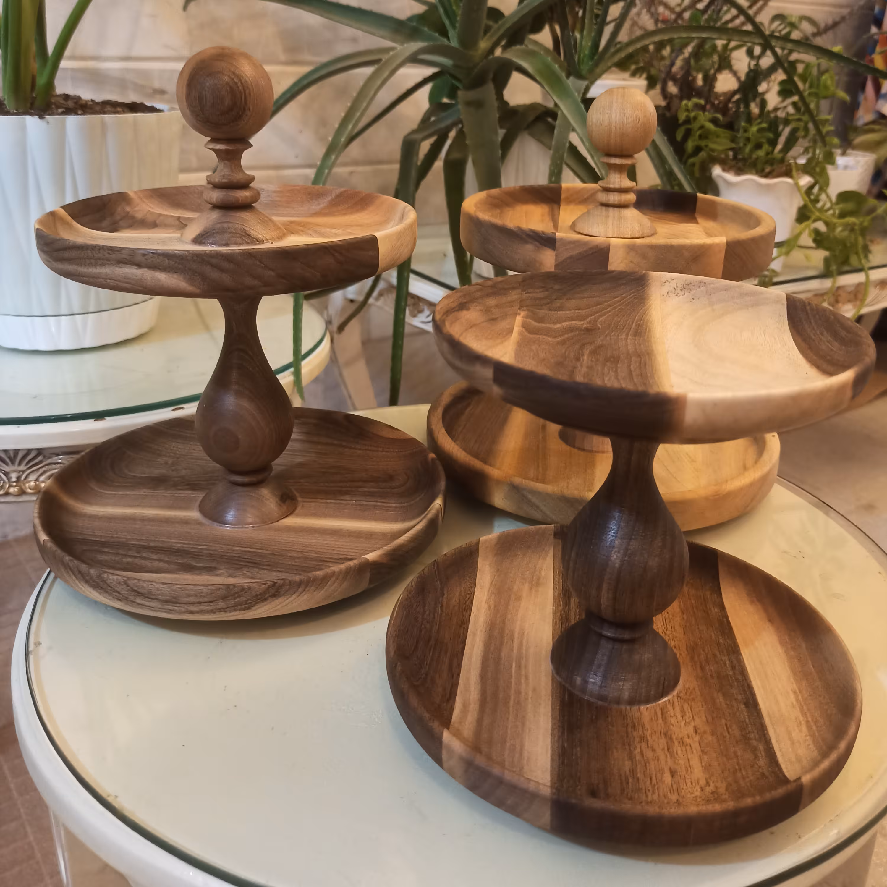 ظرف پذیرایی دو طبقه چوب گردو قابل سرو مواد خوراکی 