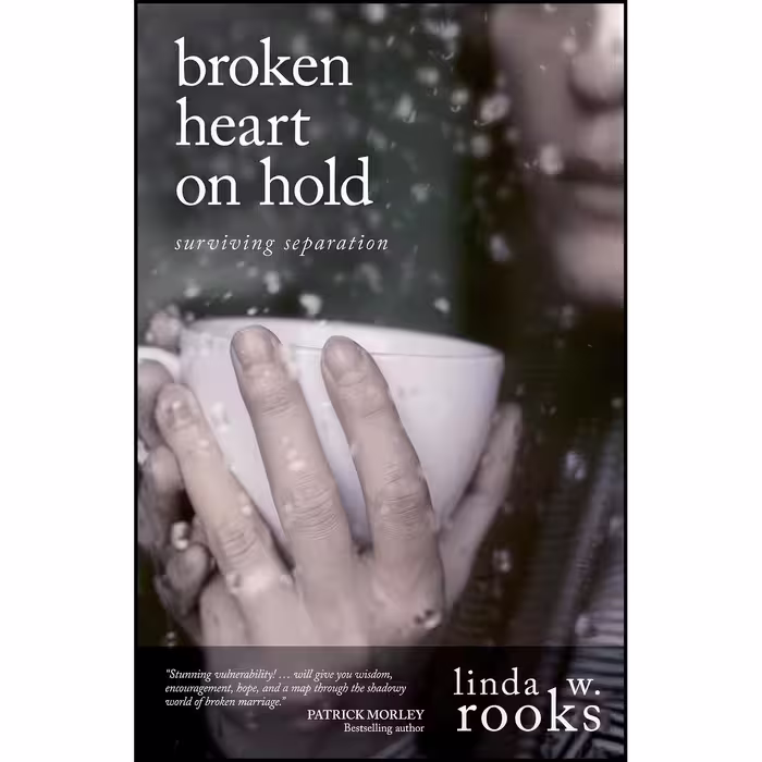 کتاب زبان اصلی Broken Heart on Hold اثر Linda W Rooks