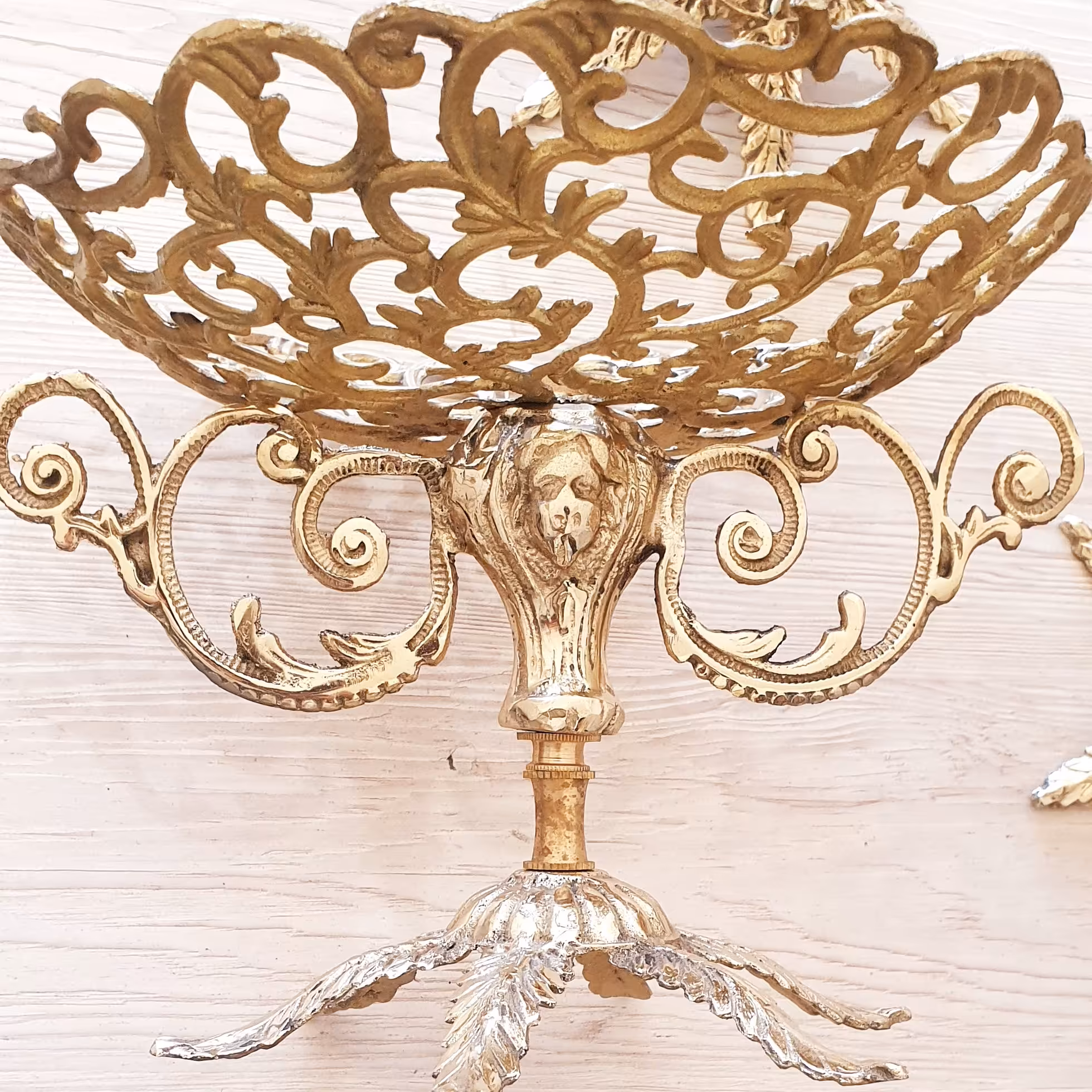 شیرینی خوری برنزی