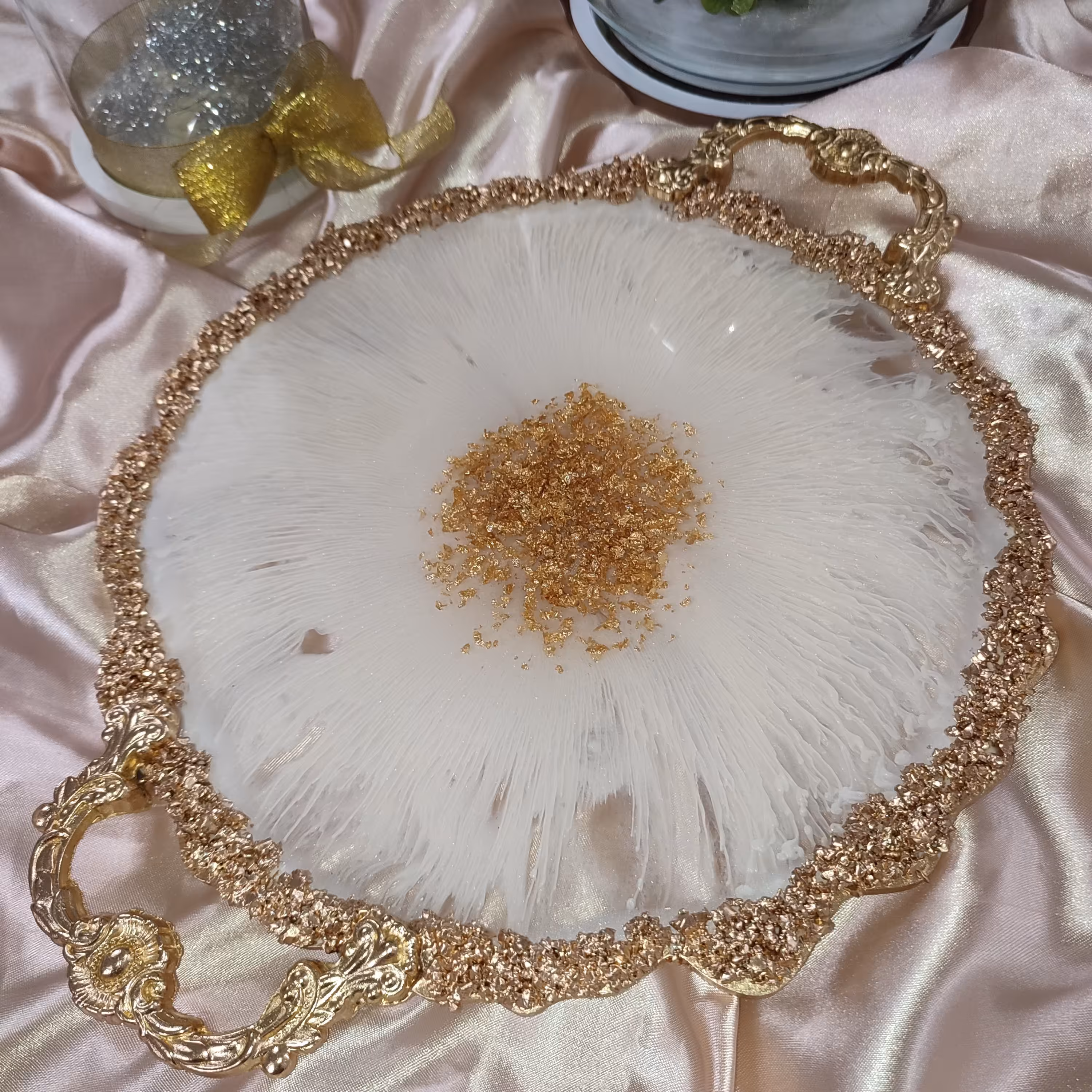 سینی تمام رزین پایه دار - تزیین شده با سنگ و ورق طلا
