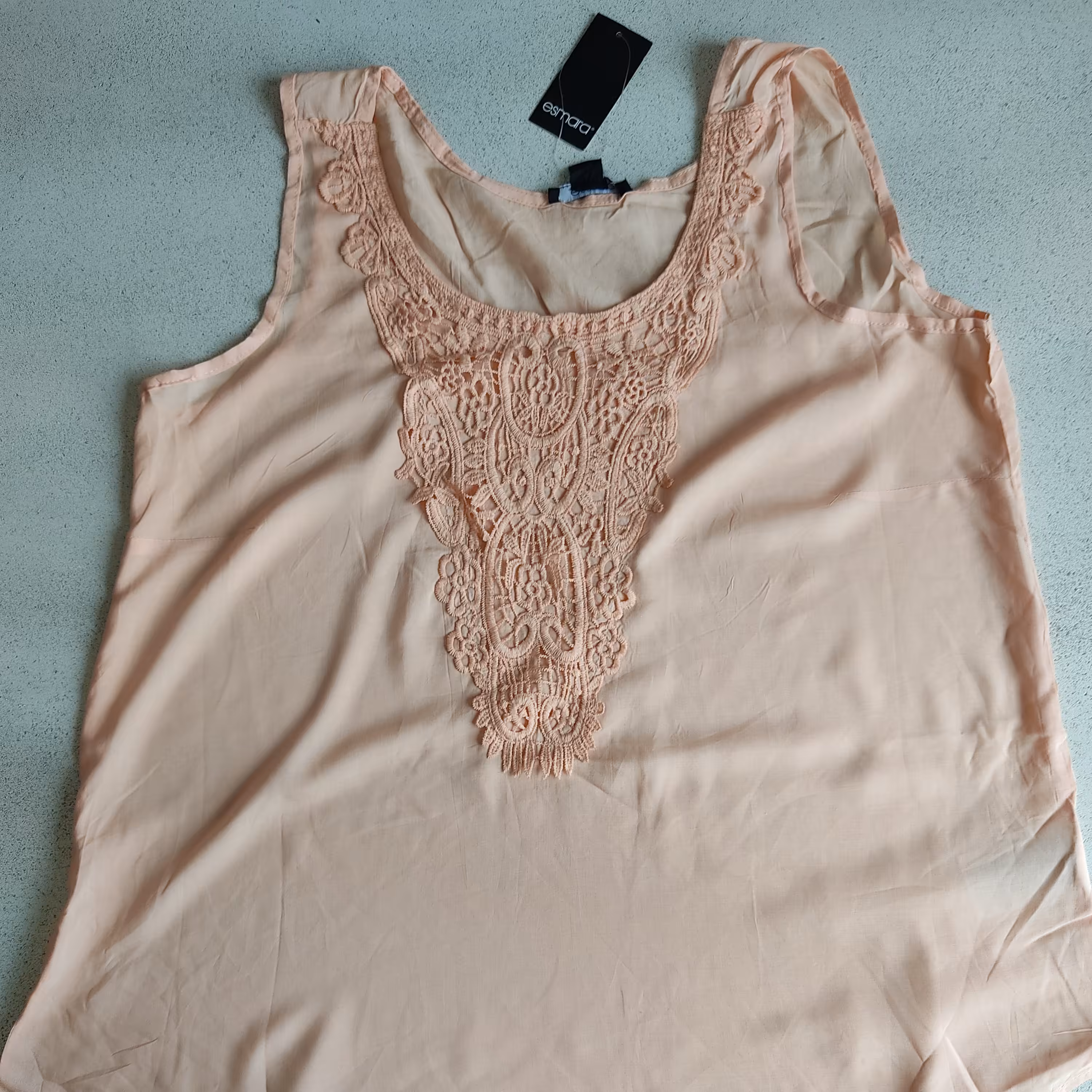 بلوز نخی بسیار خنک یقه تور کارشده