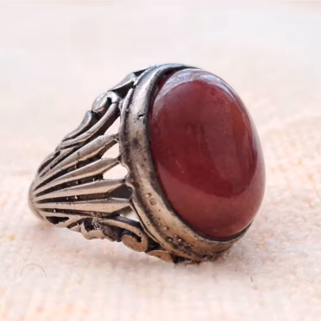 انگشتر عقیق زرشکی