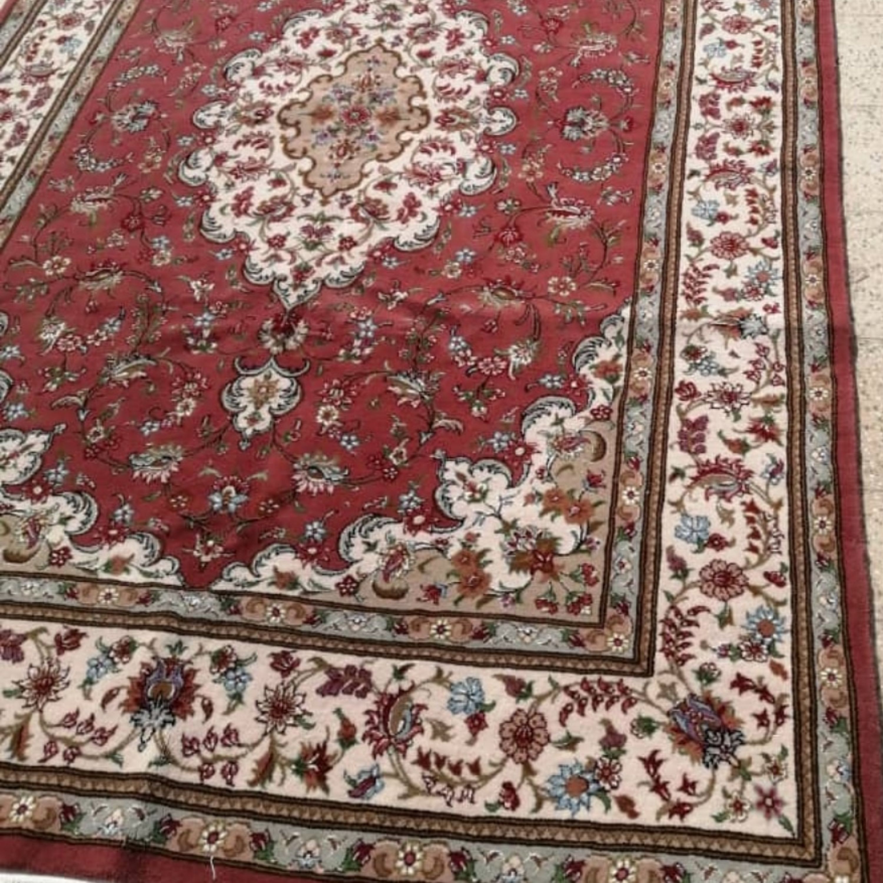 فرش دستبافت با بهترین کیفیت مصالح وبافت