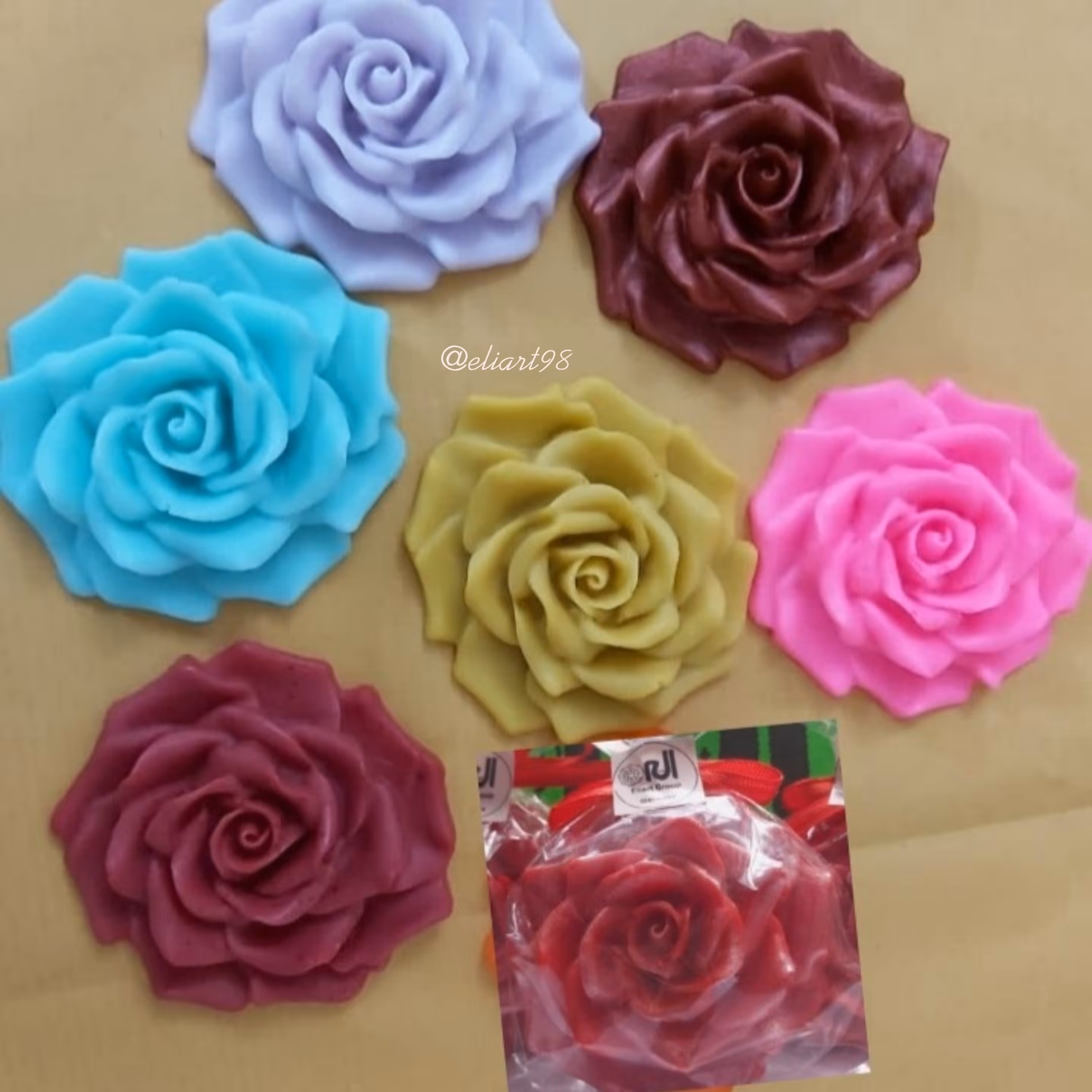 صابون  دستساز دکوری گل رز الی آرت / صابون فانتزی/ صابون تزیینی / صابون طبیعی /گیفت جهیزیه/صابون عروس / 