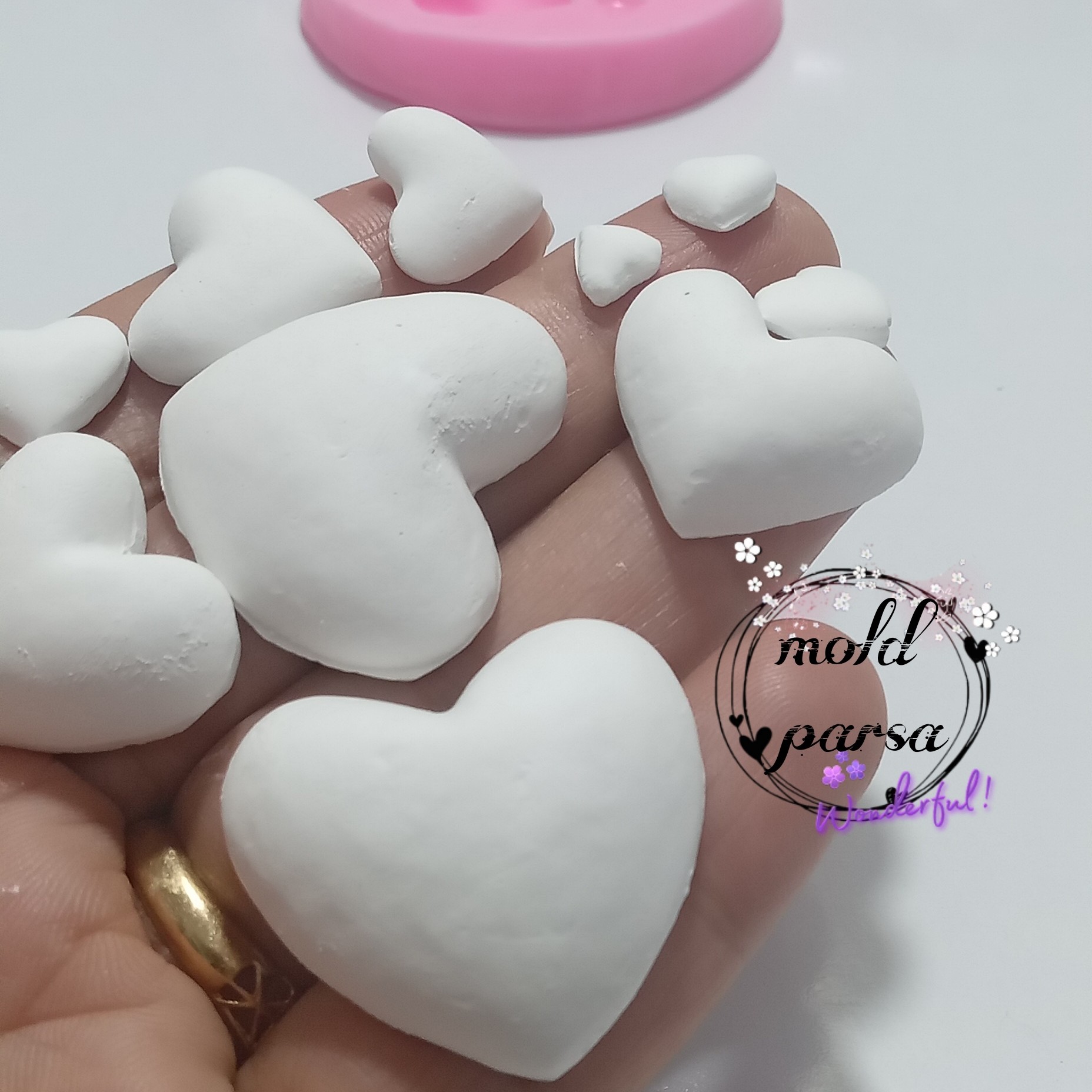 بیس خام  سری قلب ها در اندازه های ریز و متوسط جنس از پودر سنگ هنری مناسب گیفت و استند اسم و تابلو های دکوراتیو