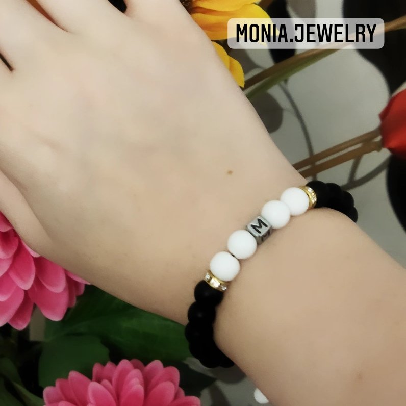 دستبند حروف سیاه و سفید سنگی