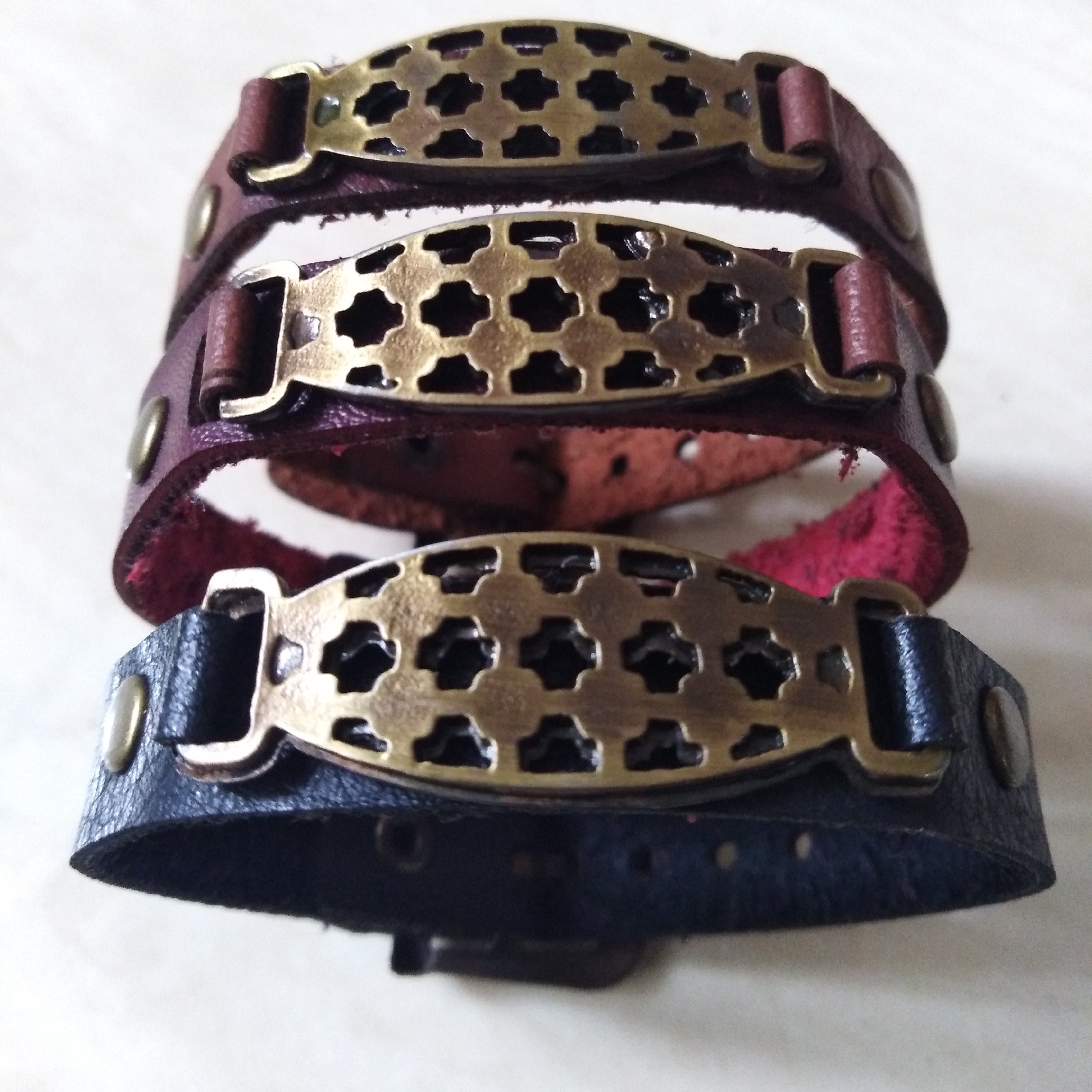 دستبند چرم طبیعی بسیار زیبا