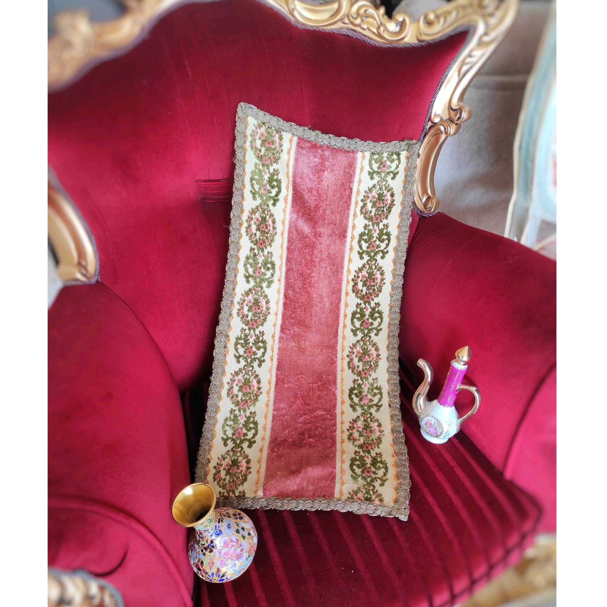 رومیزی آنتیک مخمل برجسته بلژیکی  صورتی رنگ