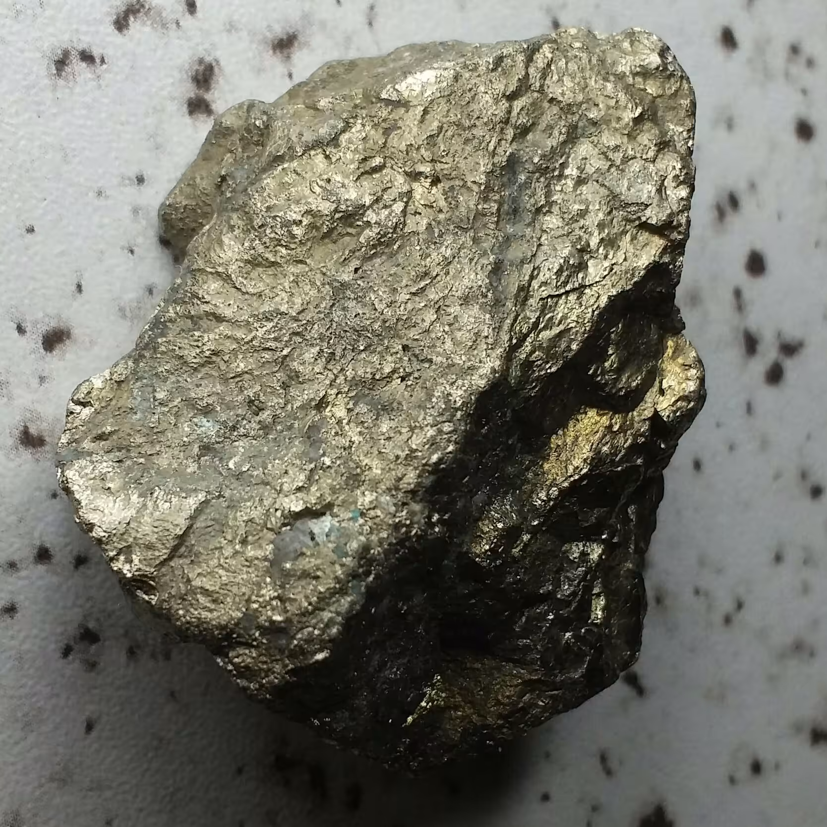 سنگ راف وارداتی پیریت طلایی ملقب به سنگ طلا  100 در 100 طبیعی شاهکار خلقت
تماما پیریت بدون ناخالصی
بی نظییییر
 کد 8265