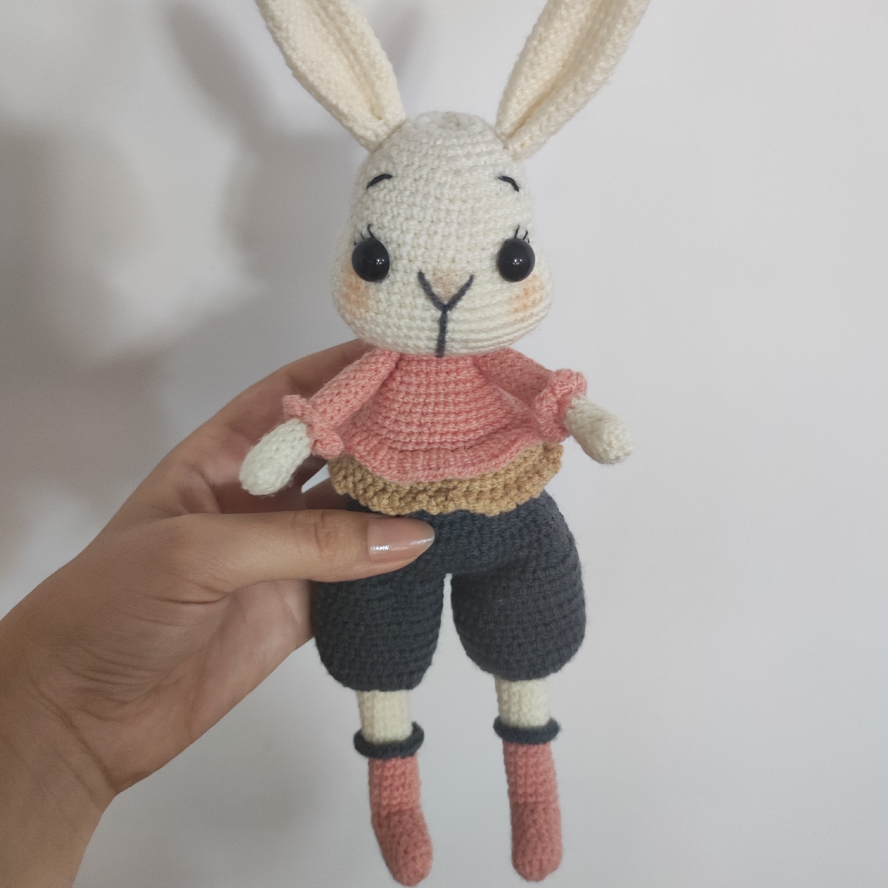 عروسک بافتنی خرگوش حدود 25 الی 30 سانت