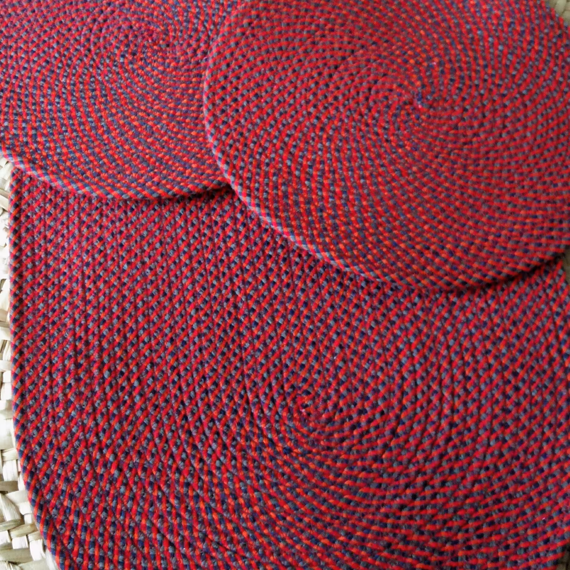 زیر قابلمه ونمگیرازجنس قیطان پنج میل قطر28 دوعدد ونمگیر50در34یک عددمقاوم جهت اشپز خانه سفارش در رنگهای مختلف پذیرفته 