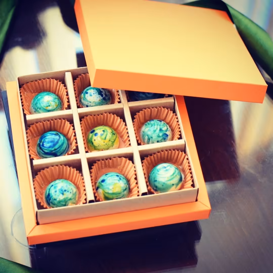 جعبه 9تایی بزرگ با ابعاد بیرونی 17.5در17.5 و ابعاد داخلی 15در15 و اندازه هر خونه 4.5 سانت